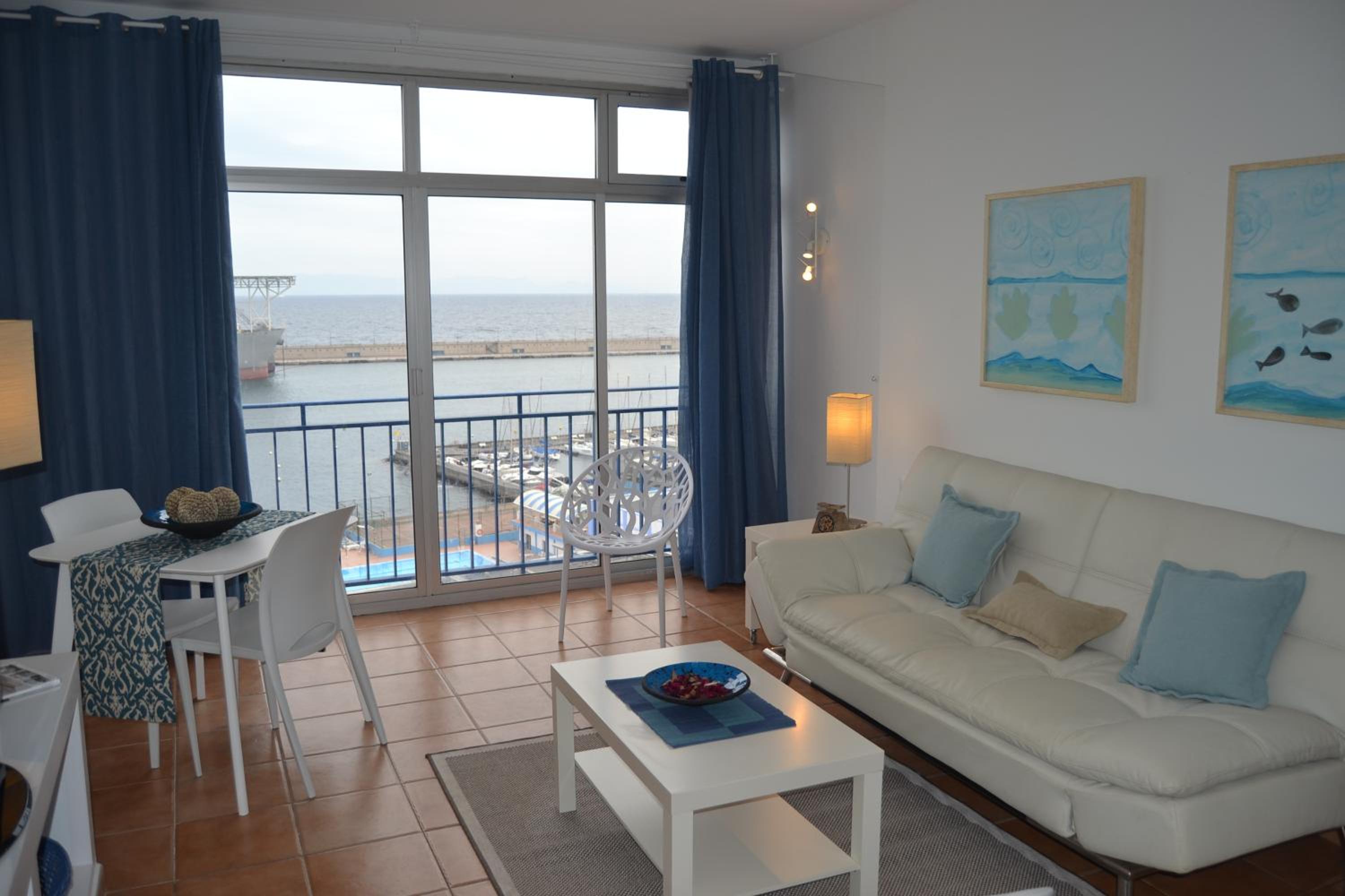 Estudio con vista al mar