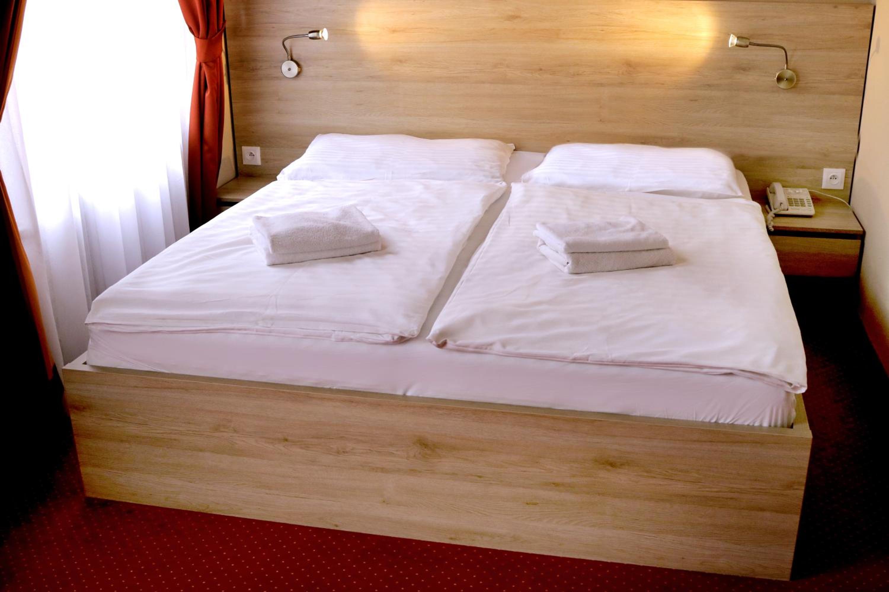Standard Double Room - Photo 13