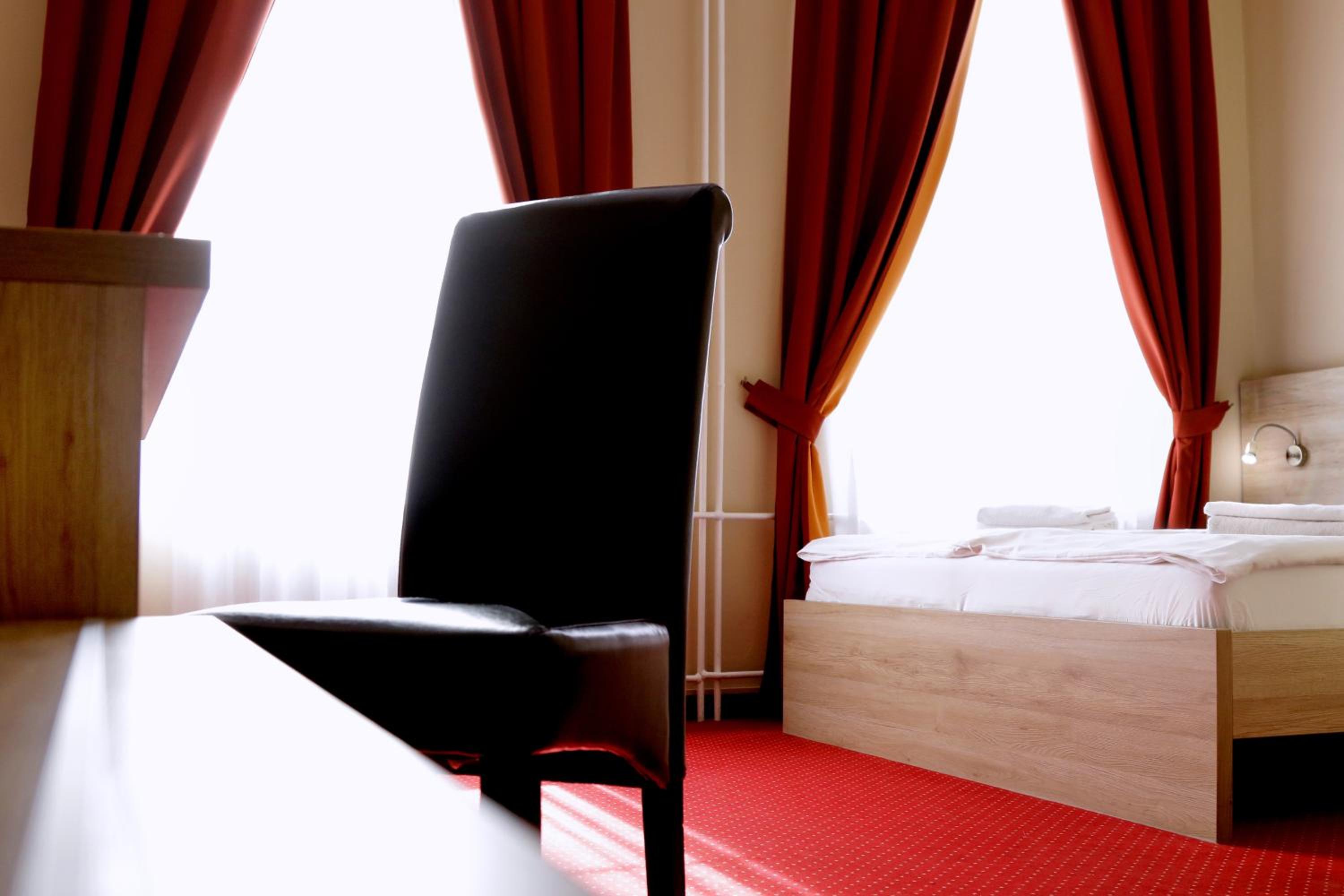 Standard Double Room - Photo 14