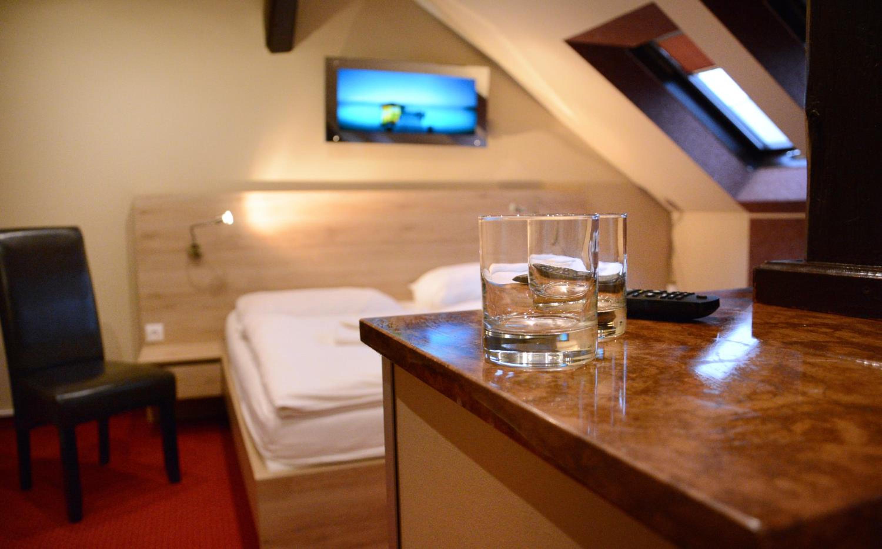 Standard Double Room - Photo 16
