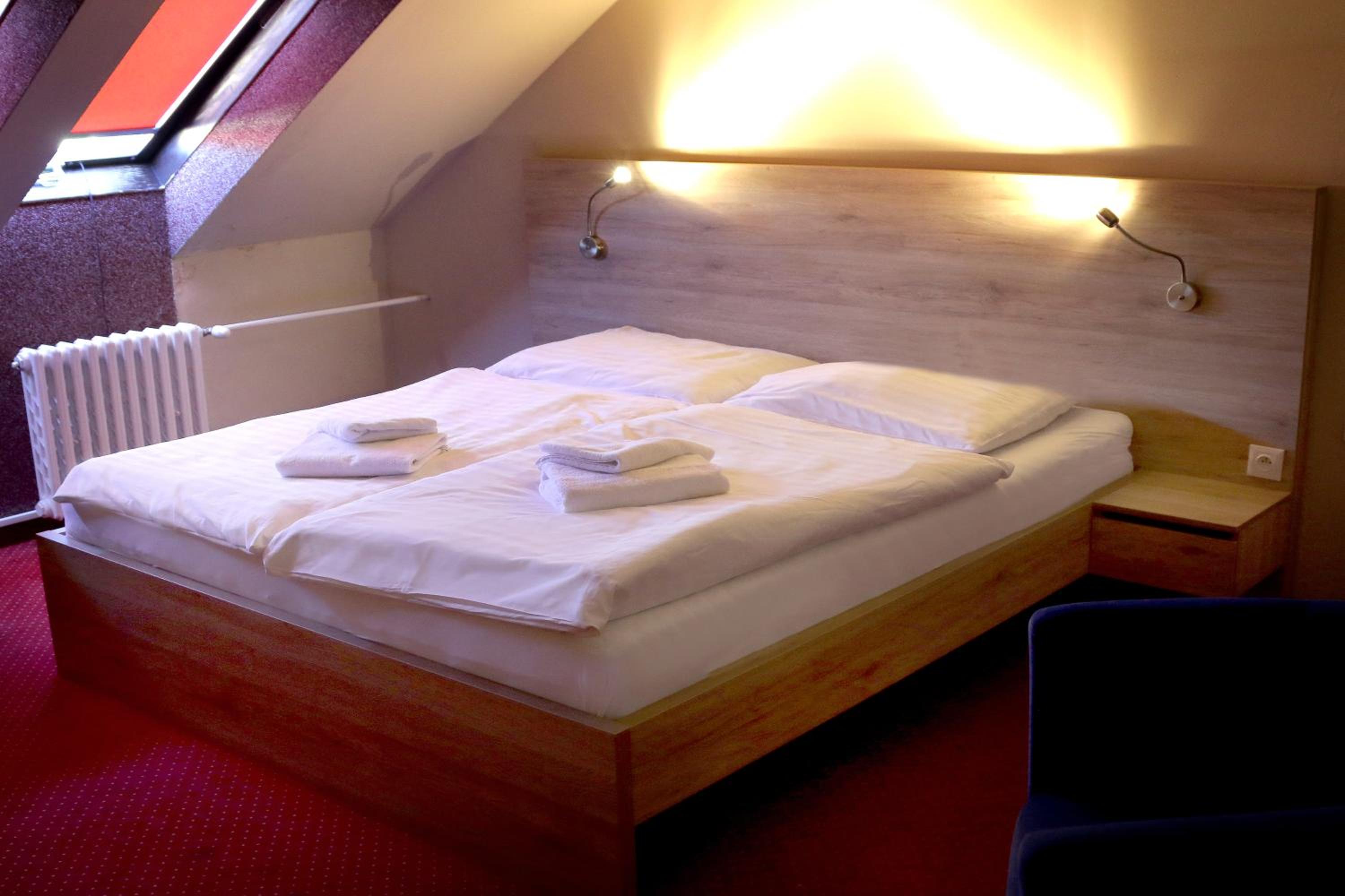 Standard Double Room - Photo 17