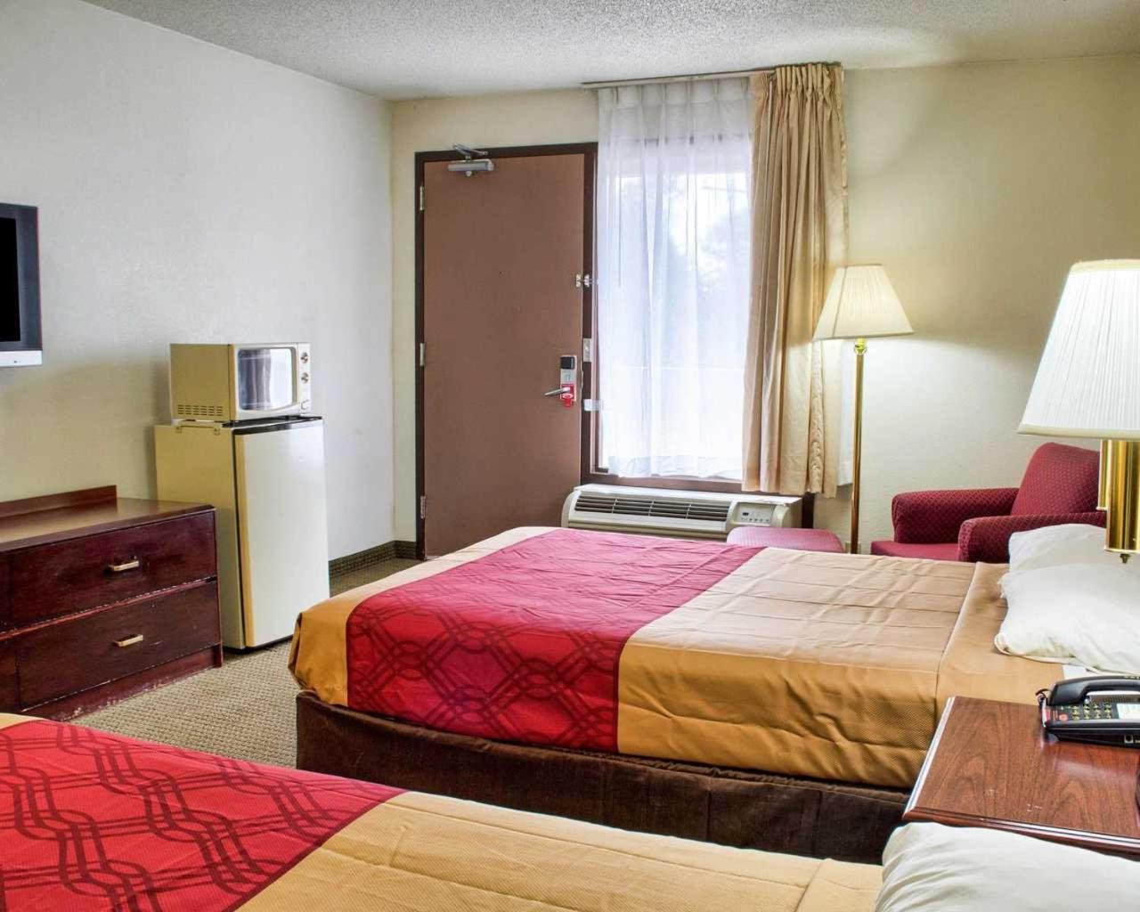 Double Room With Two Double Beds - Photo 1