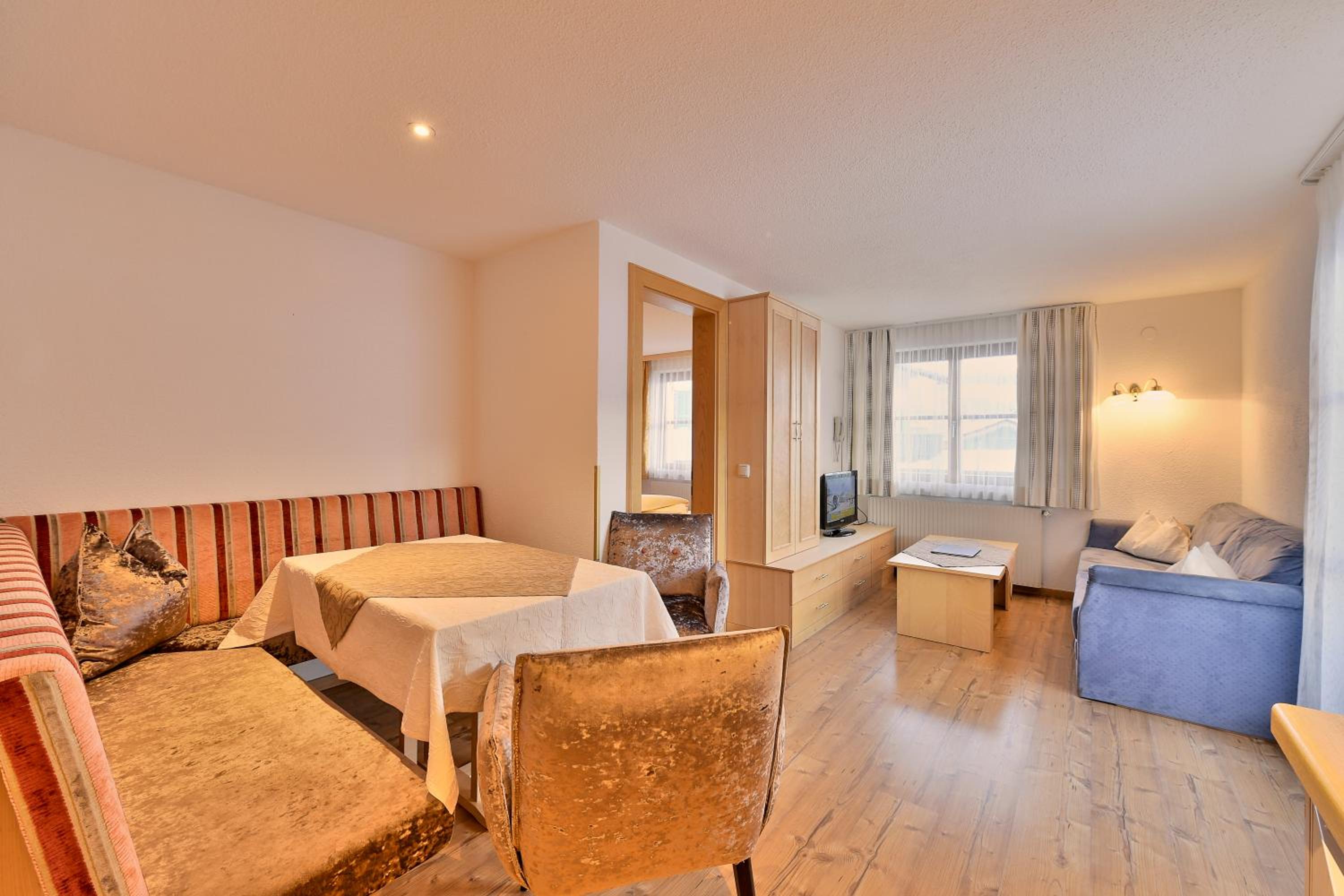 Two-Bedroom Apartment with Balcony photo 2