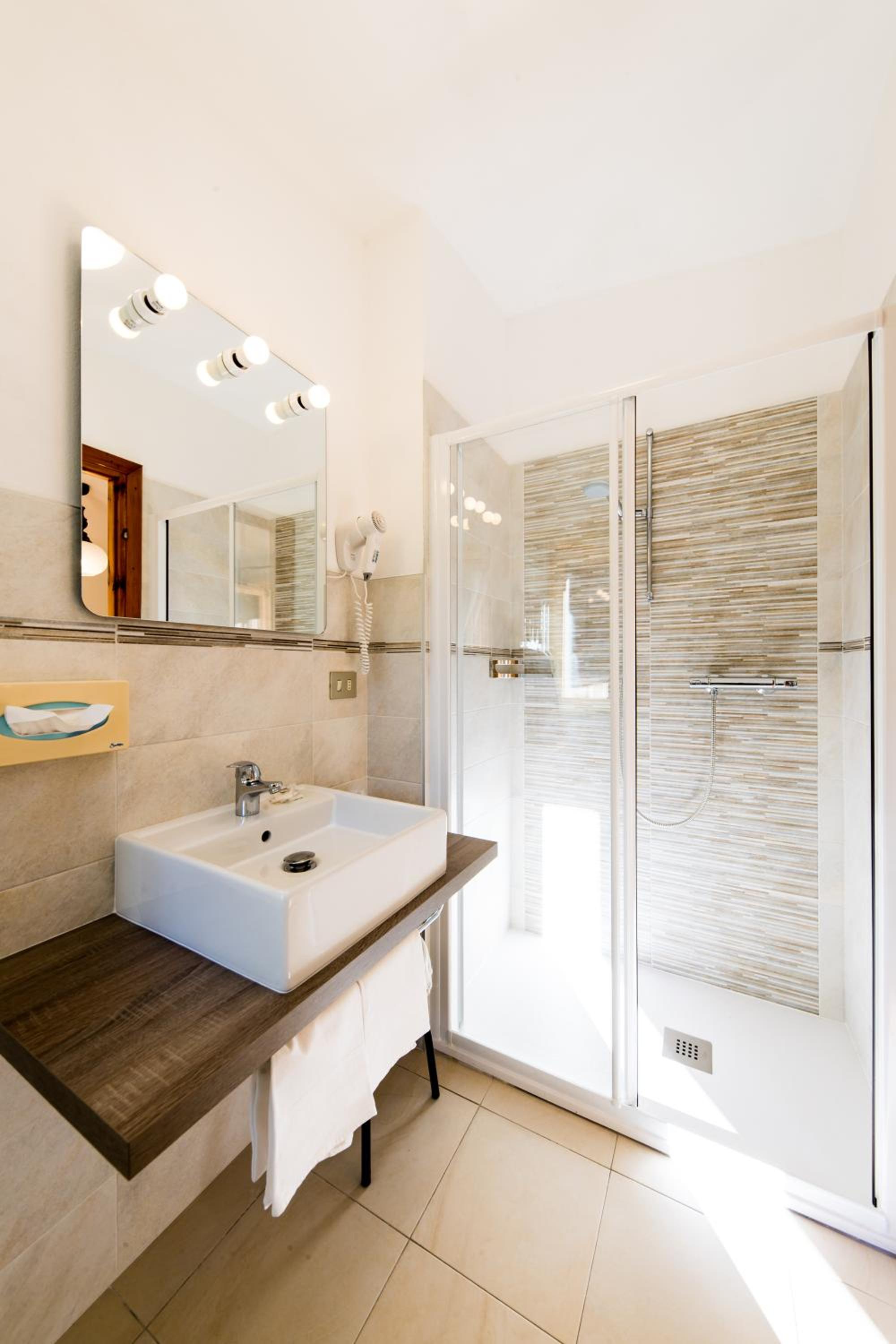 Superior Double or Twin Room - Photo 5