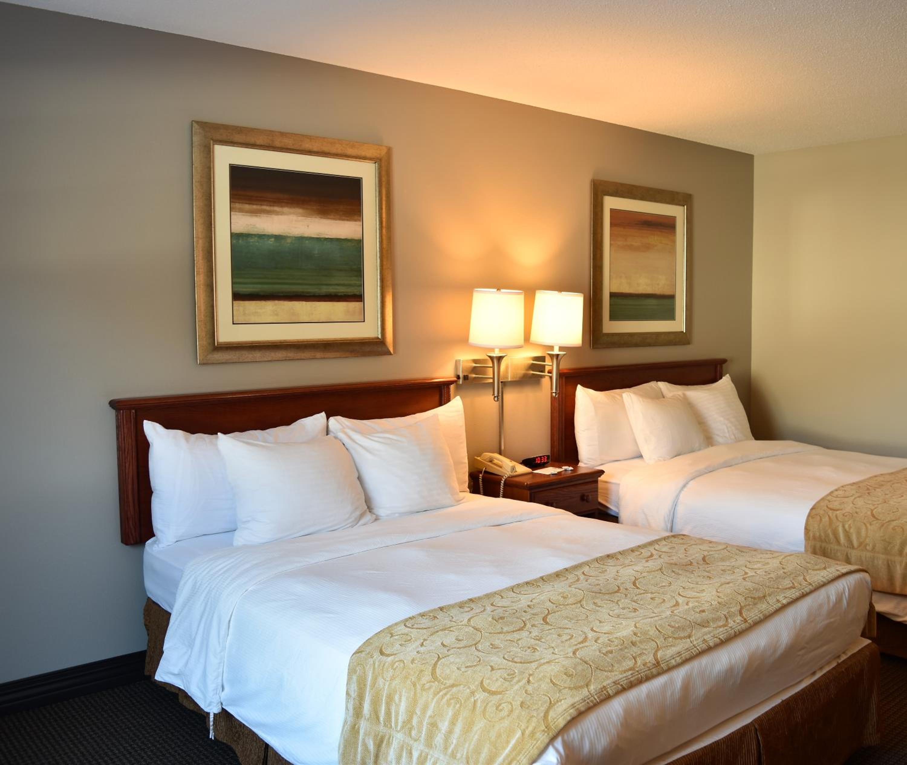 Queen Room with Two Queen Beds - Photo 5