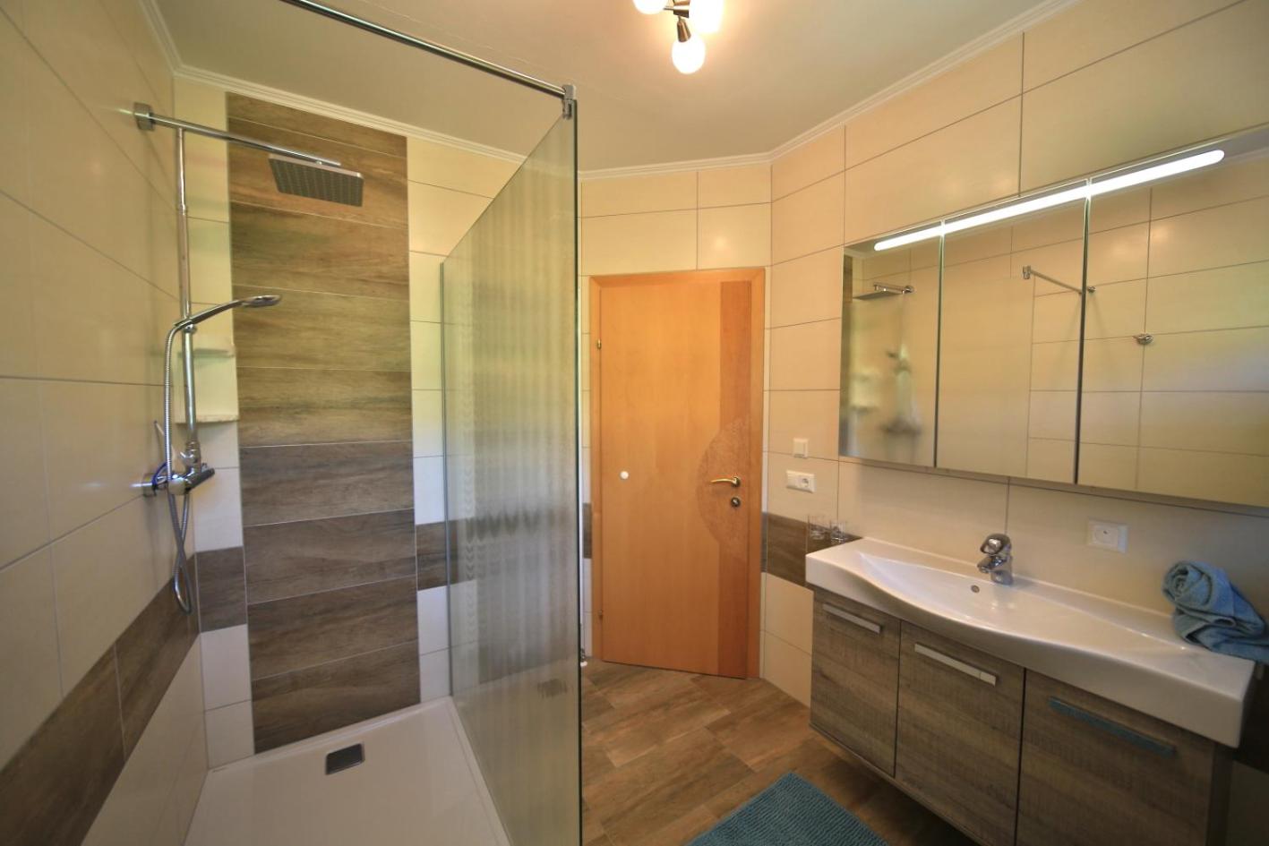 Comfort Two-Bedroom Apartment with Balcony - Wörther See photo 2