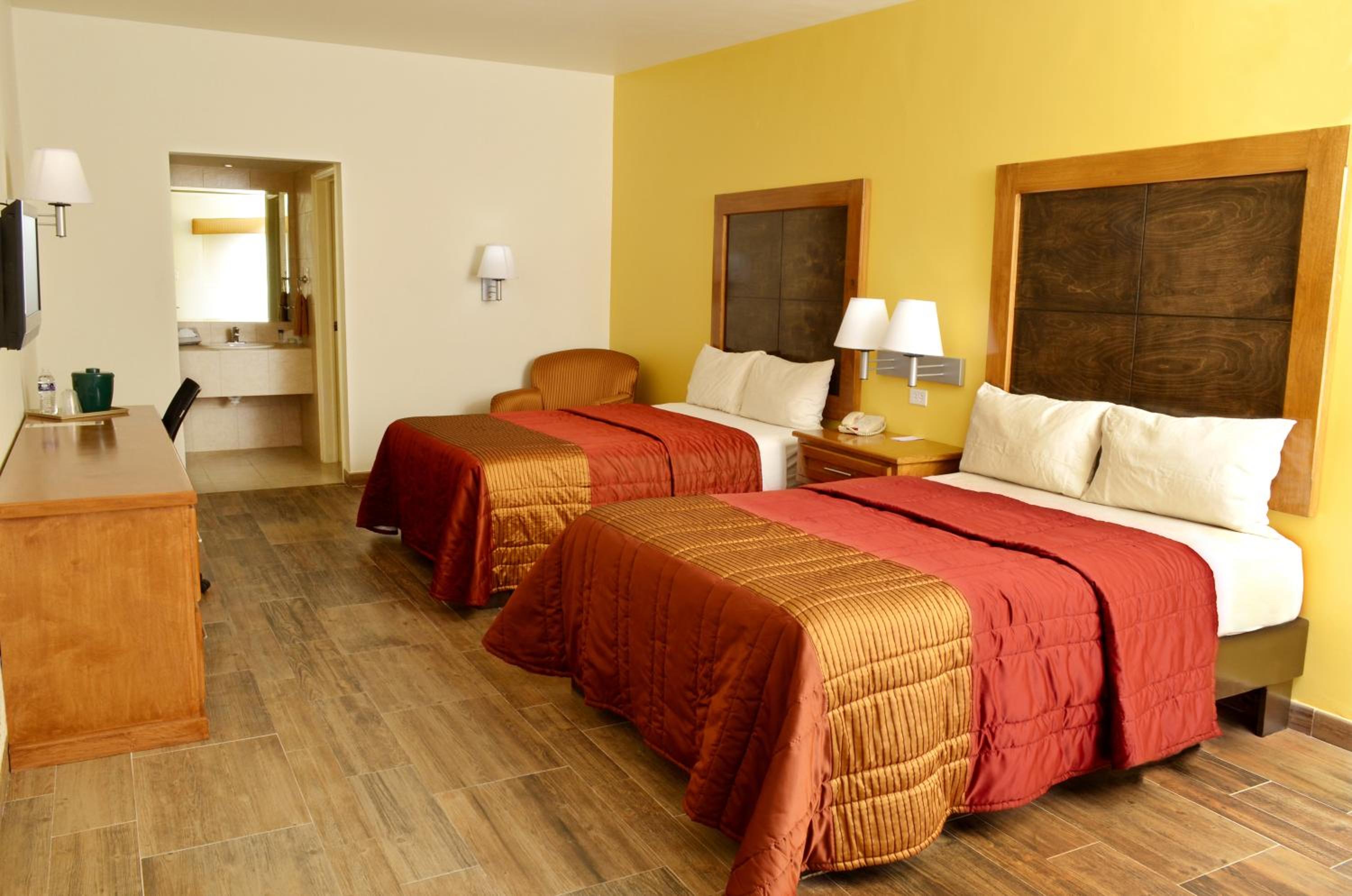 Double Room with Two double beds and Breakfast for two - Photo 1