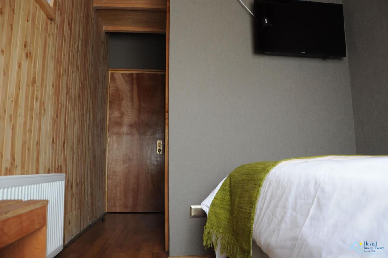 Single Room with Private Bathroom photo 1