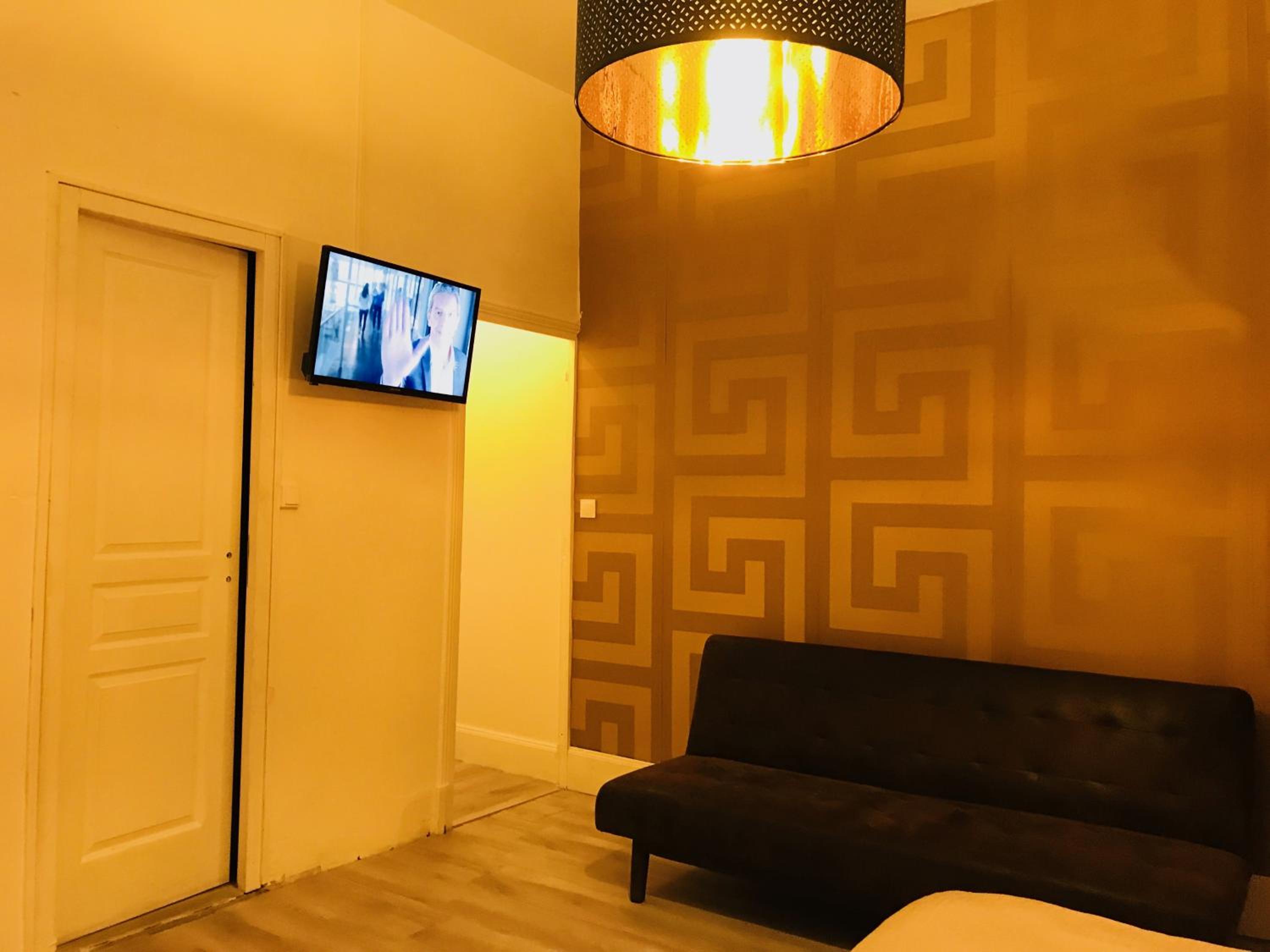 Studio Apartment - Photo 4