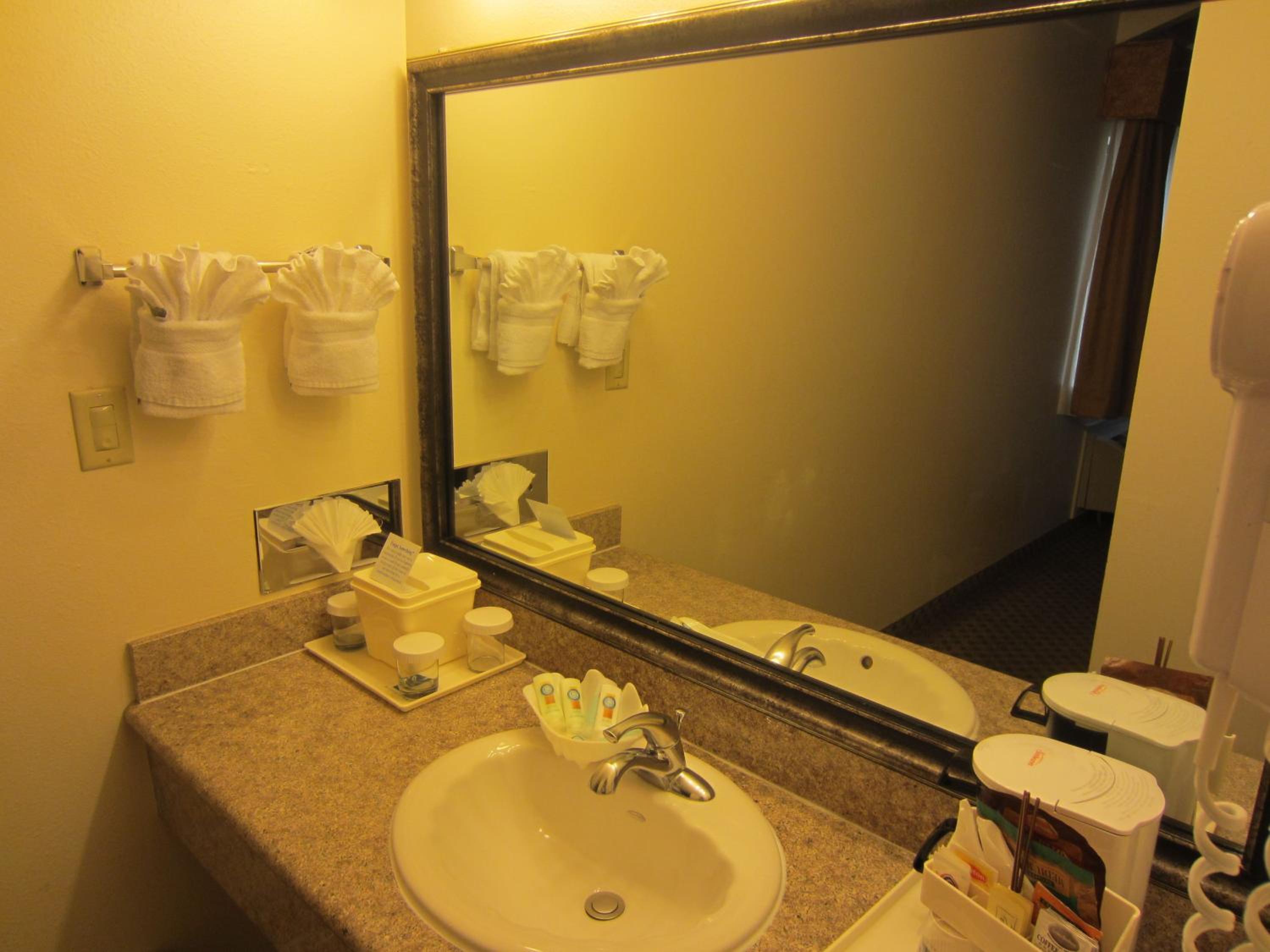 King Room - Non-Smoking - Photo 7