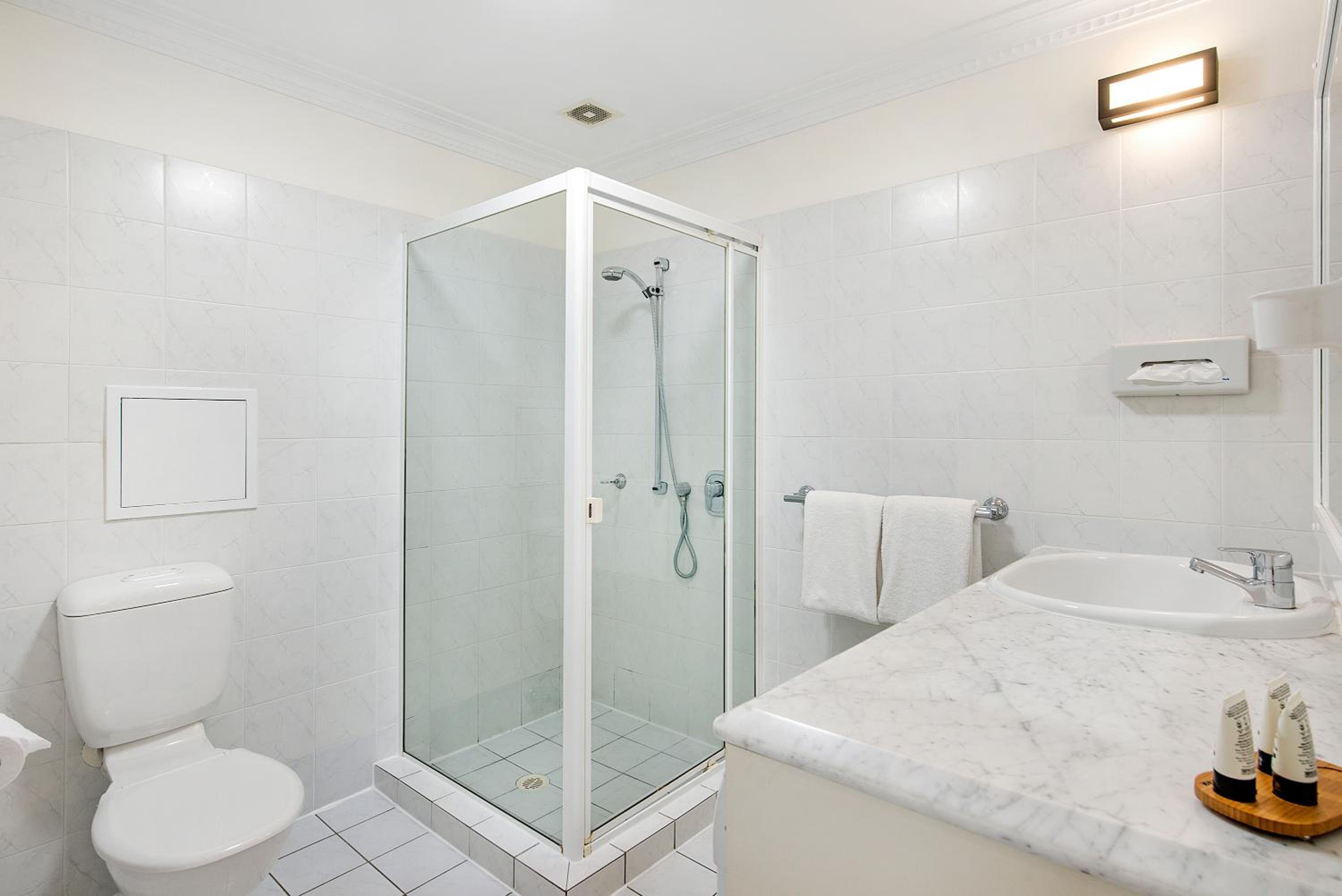One-Bedroom Apartment thumbnail 5