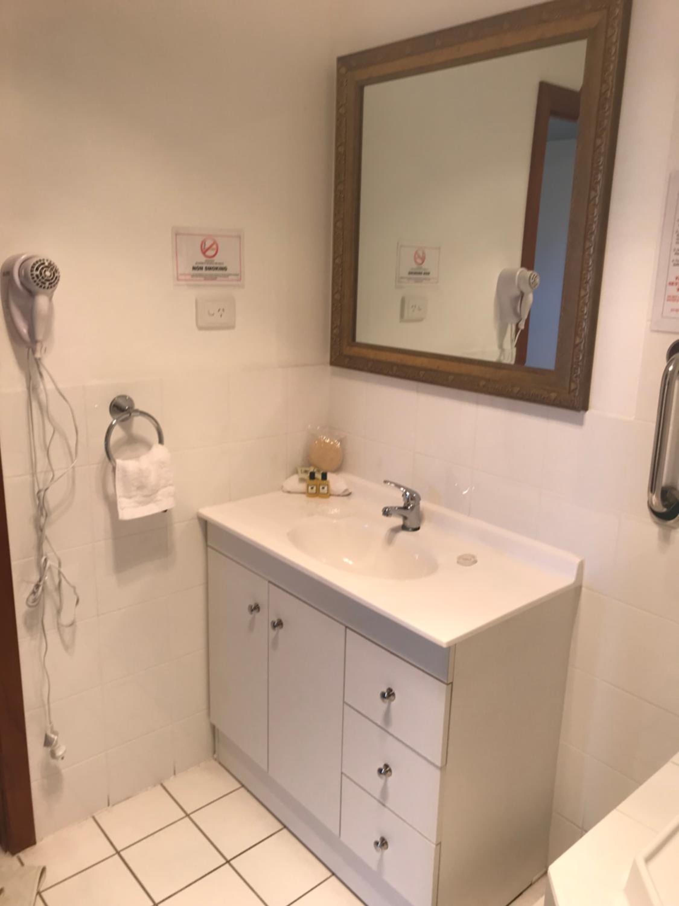 King Studio with Spa Bath photo 3