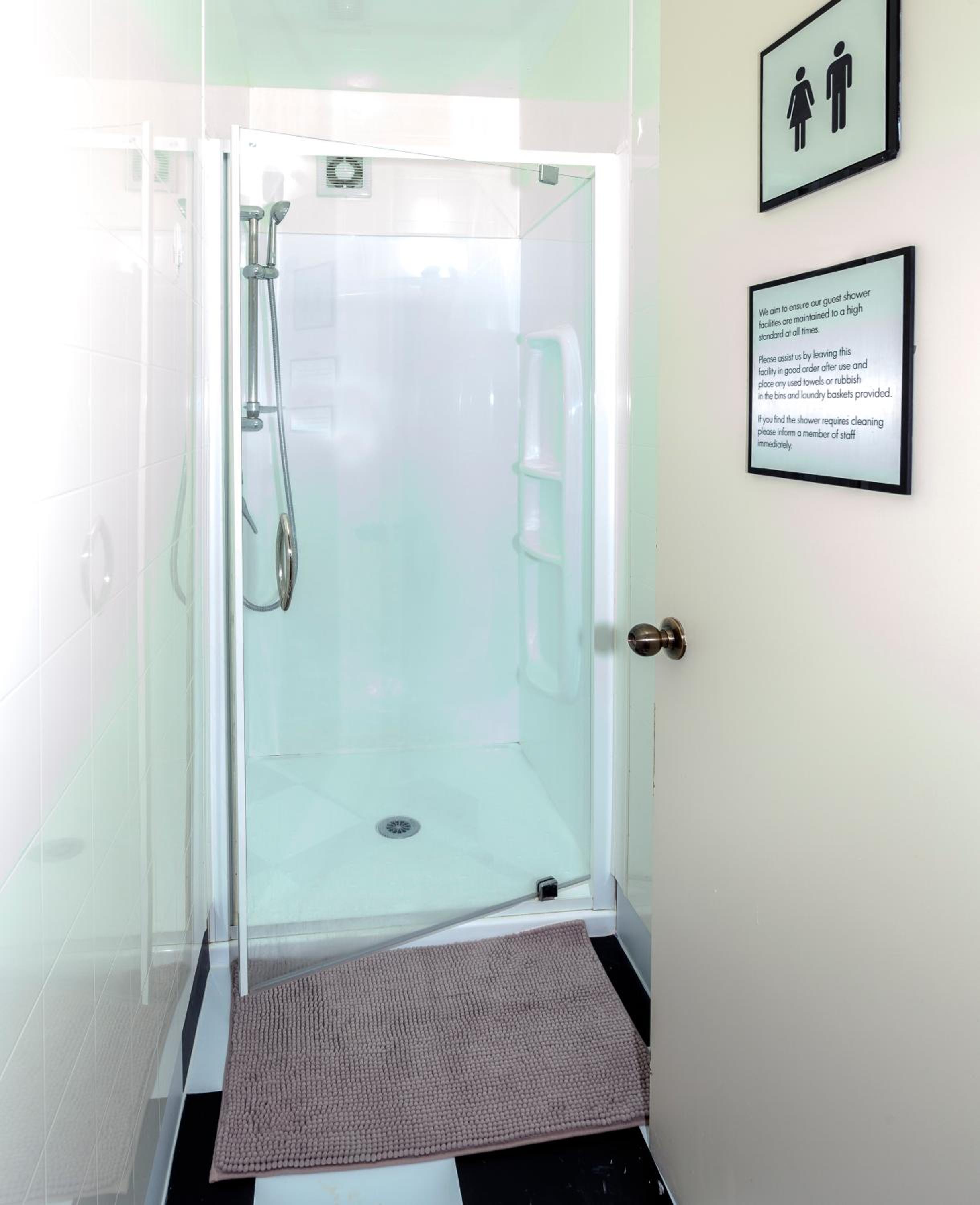 Small Twin Room - Photo 4