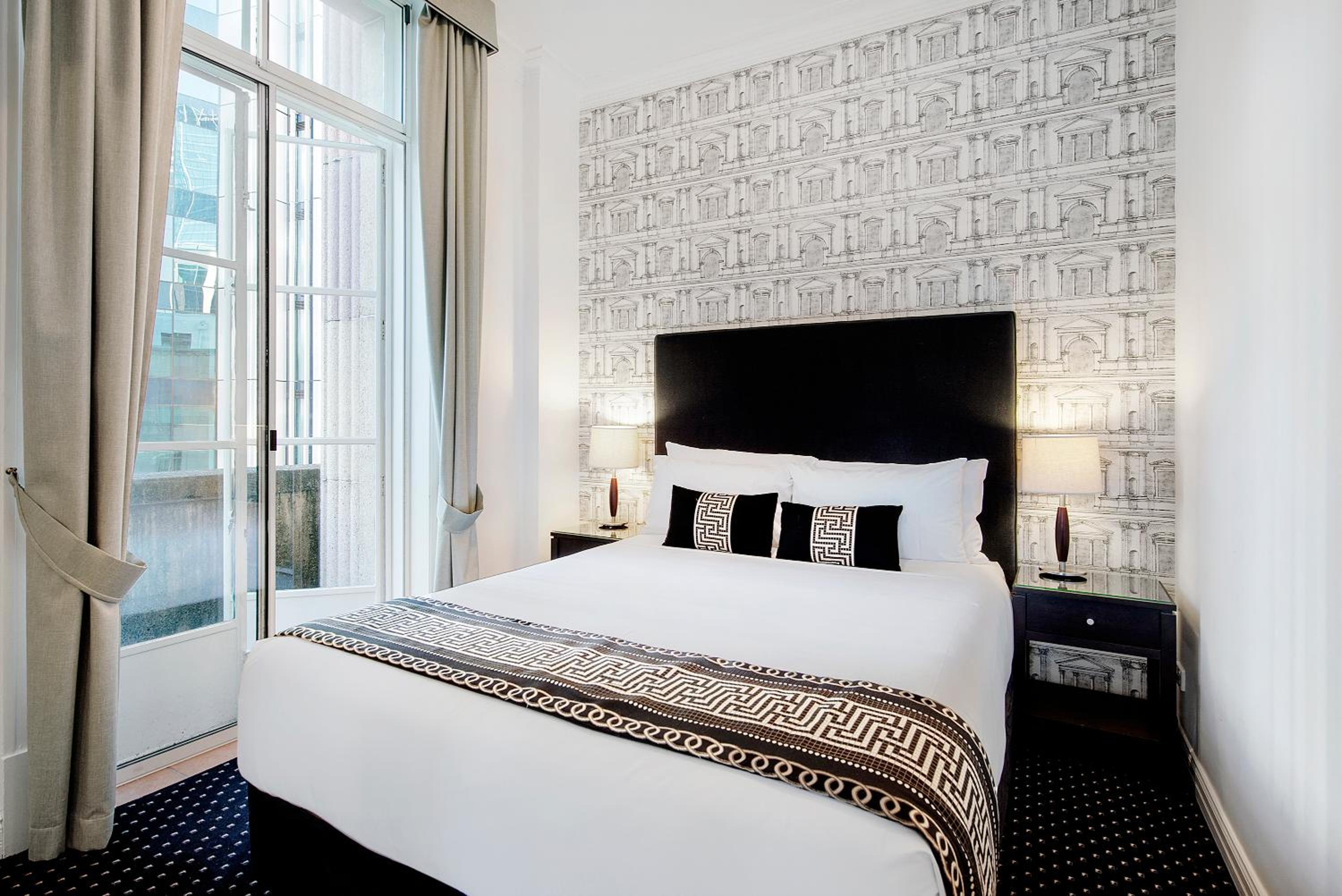 Superior One-Bedroom Apartment