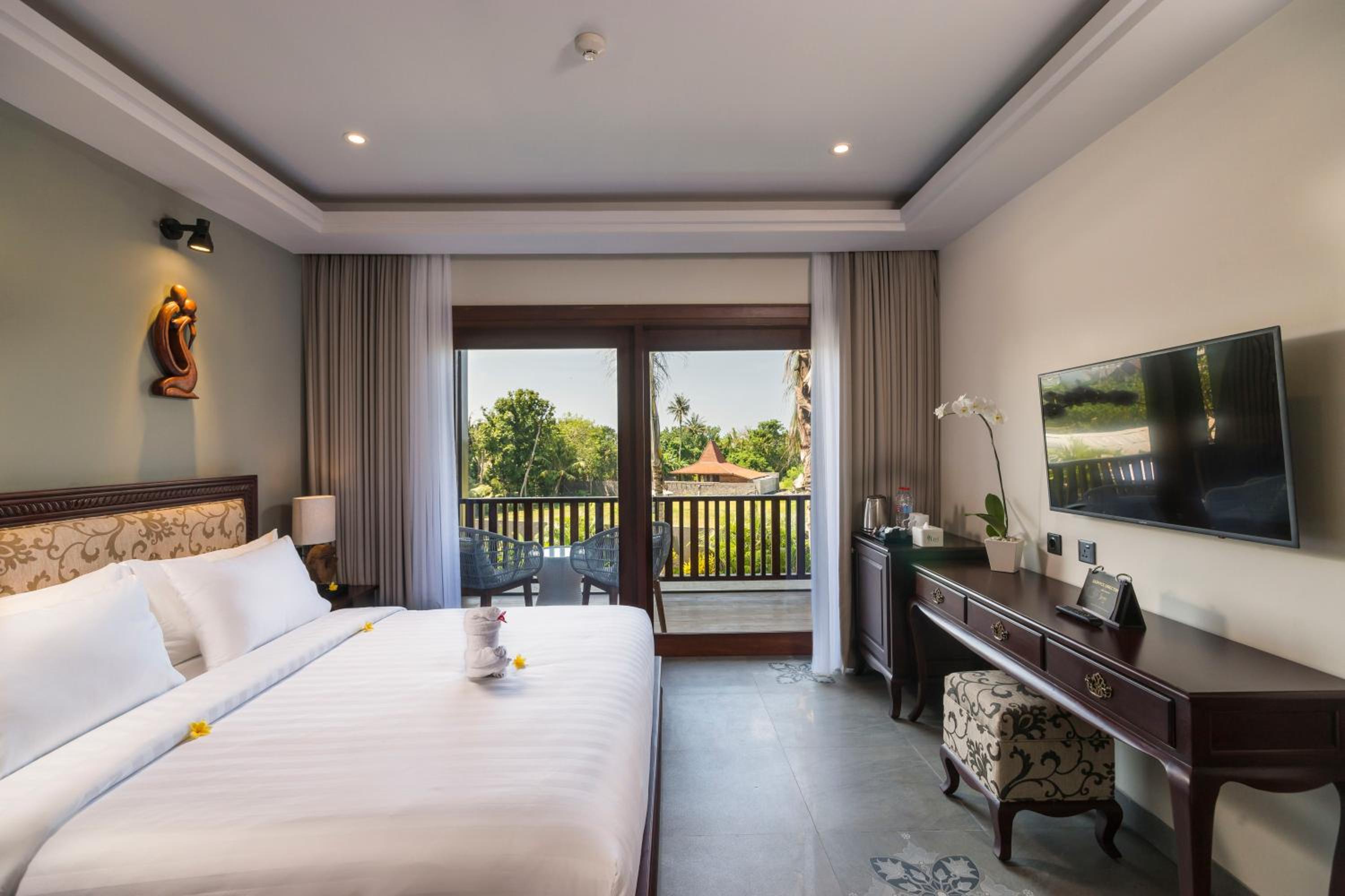 Suite Double Room with Pool View photo 2
