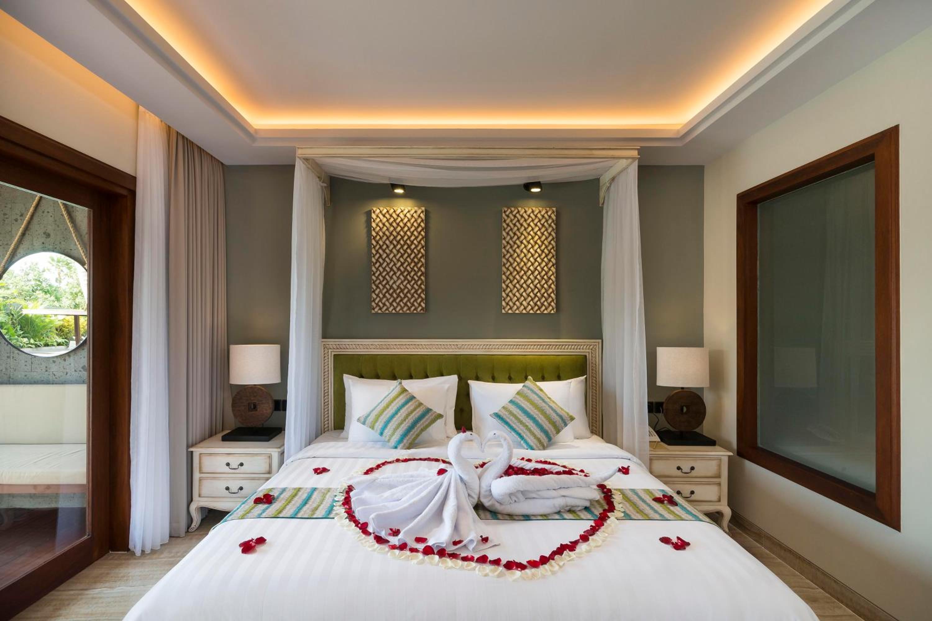 Honeymoon Suite with Lagoon Access photo 3