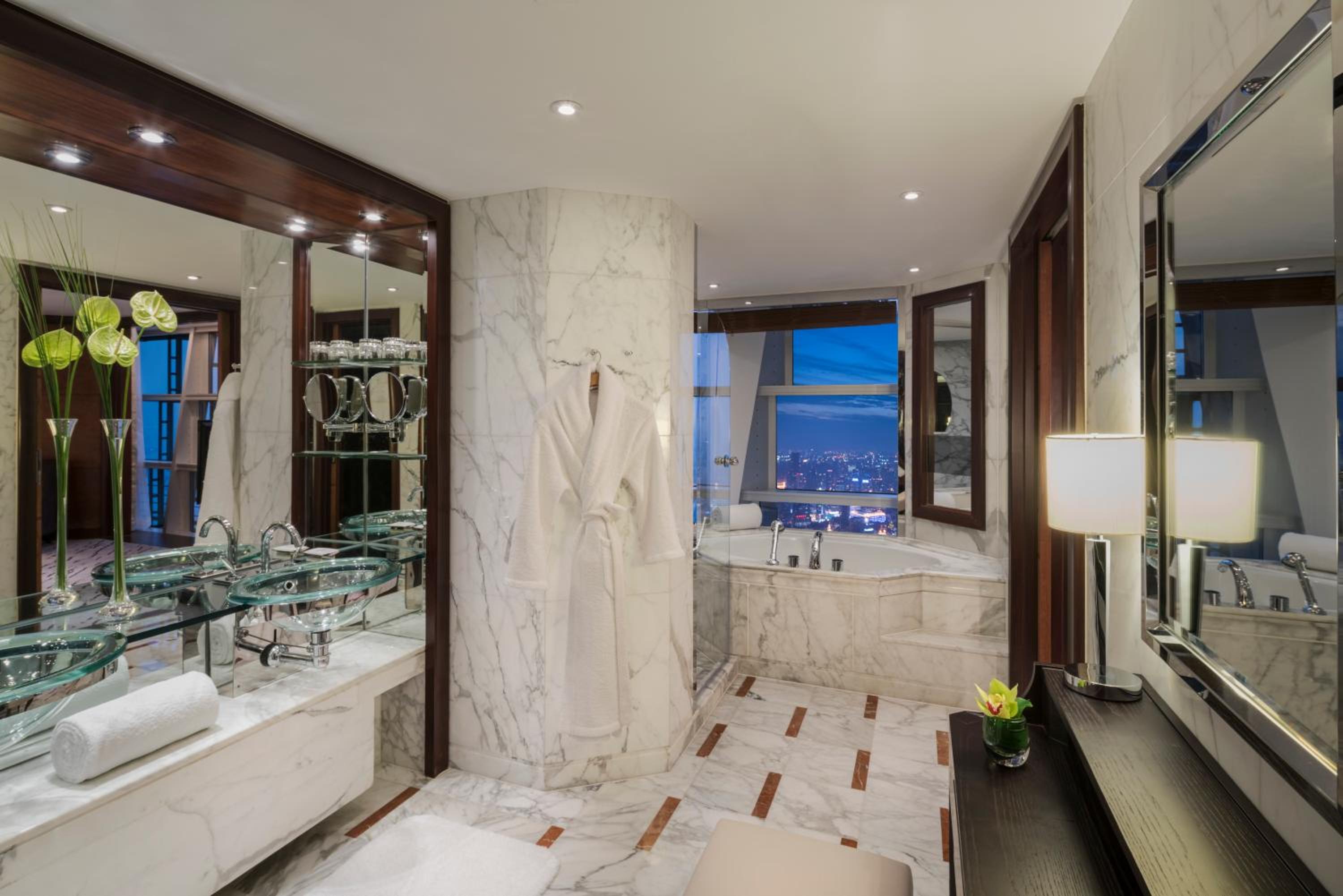 Grand King Suite with View - Photo 1
