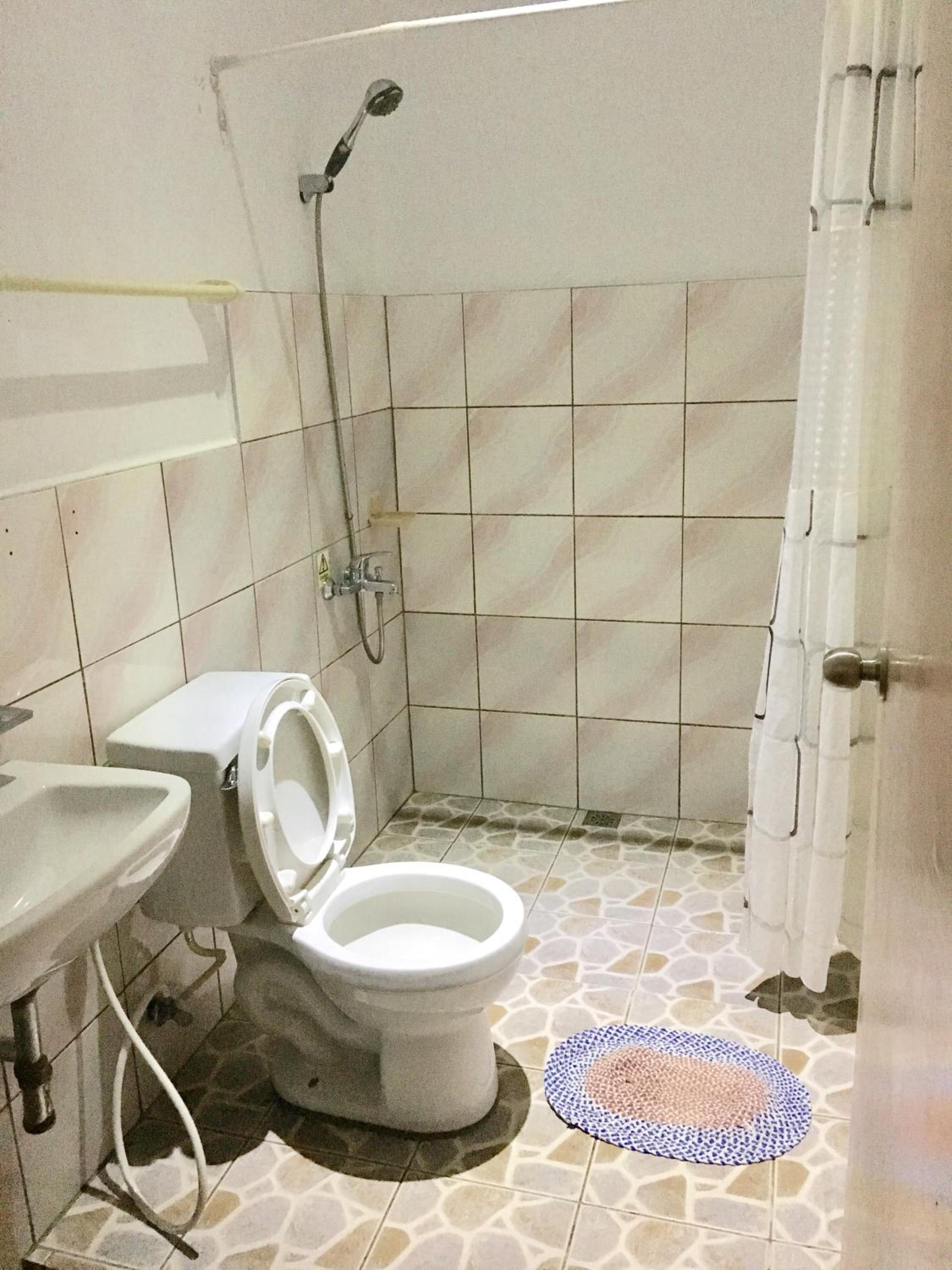 Double Room with Private Bathroom - Photo 8