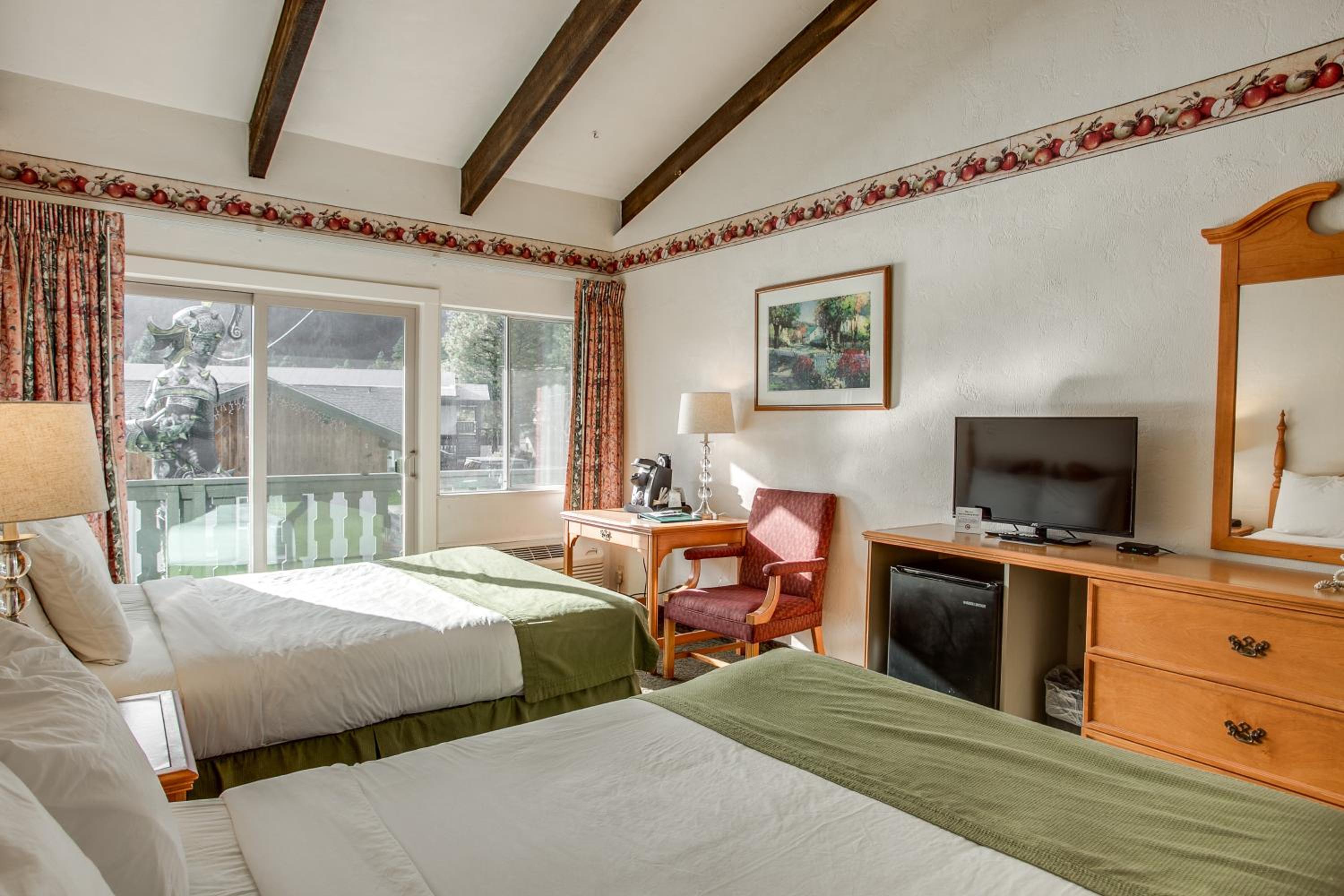 Queen Room with Two Queen Beds- Pet friendly photo 2