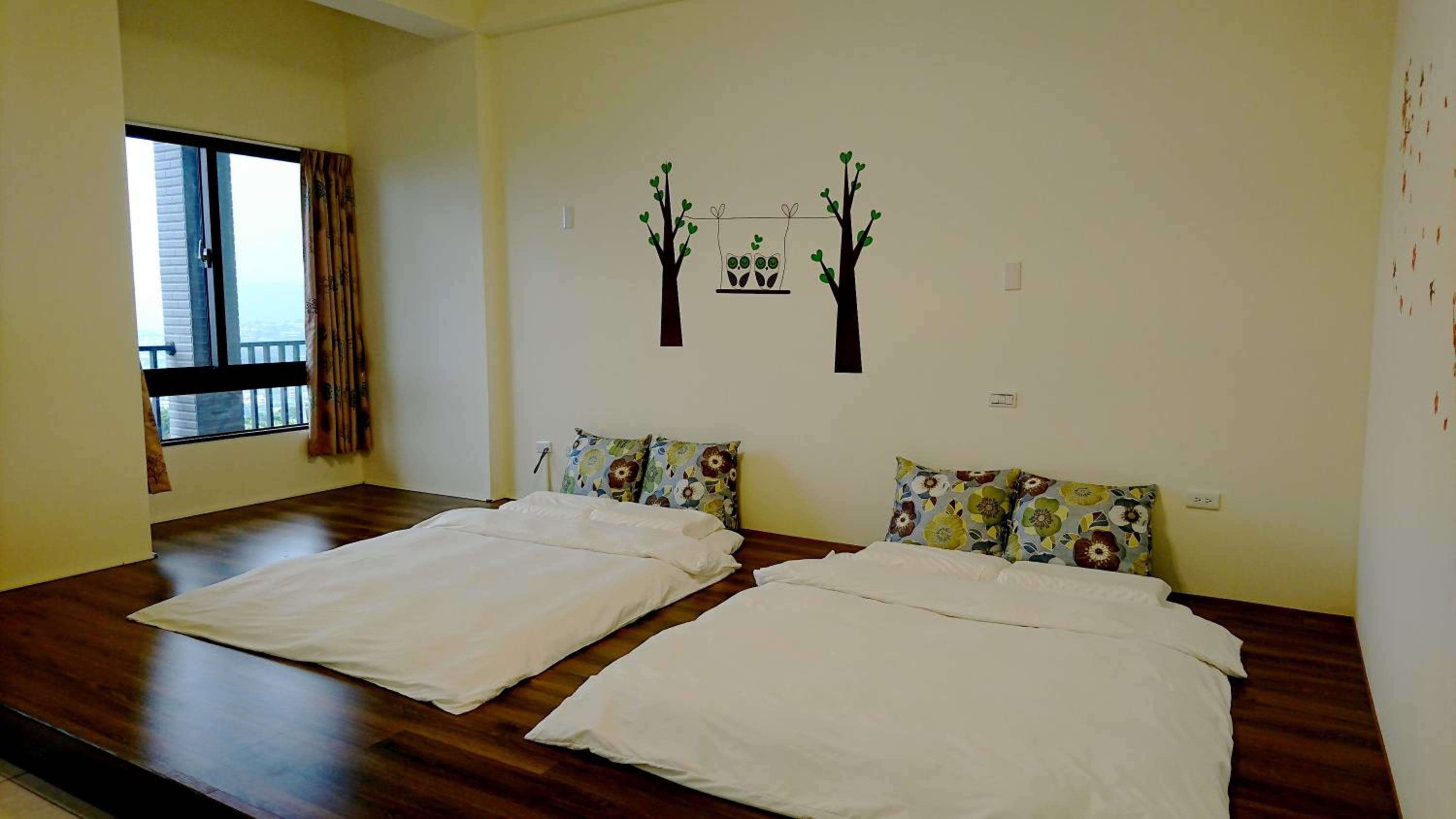 Family Room with Mountain View photo 1