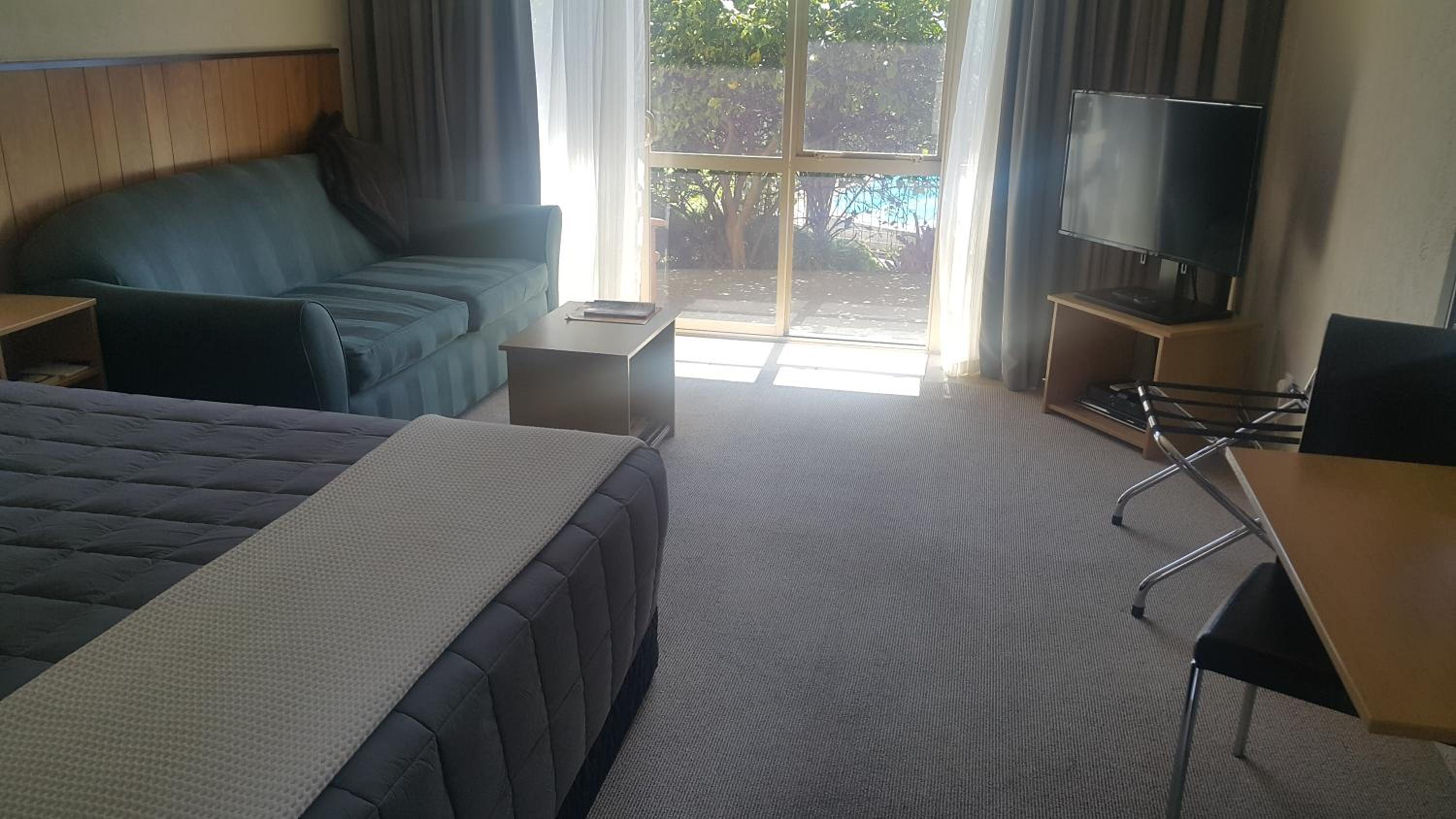 One-Bedroom Apartment (5 Adults) photo 1