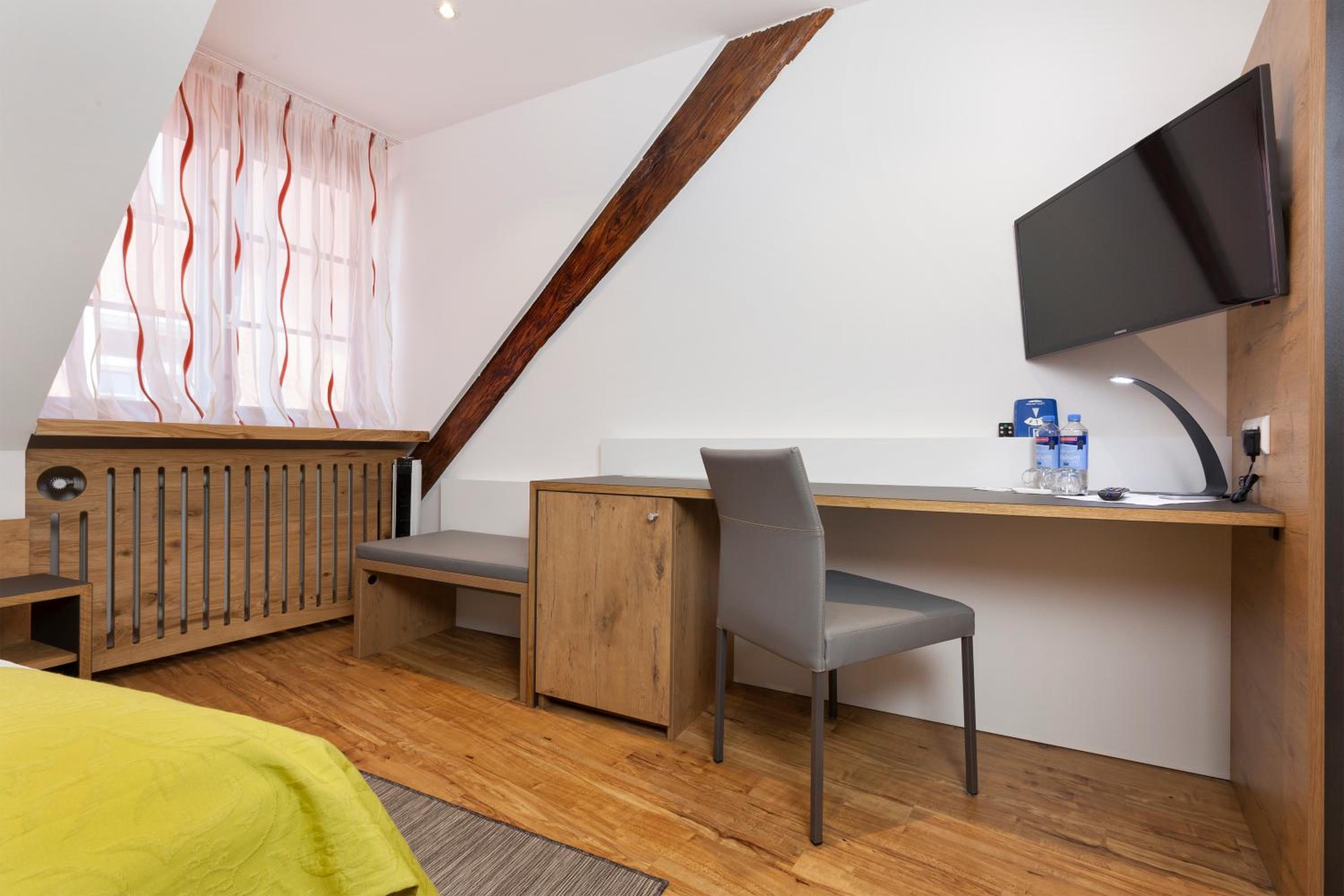 Single Room - Main house photo 3