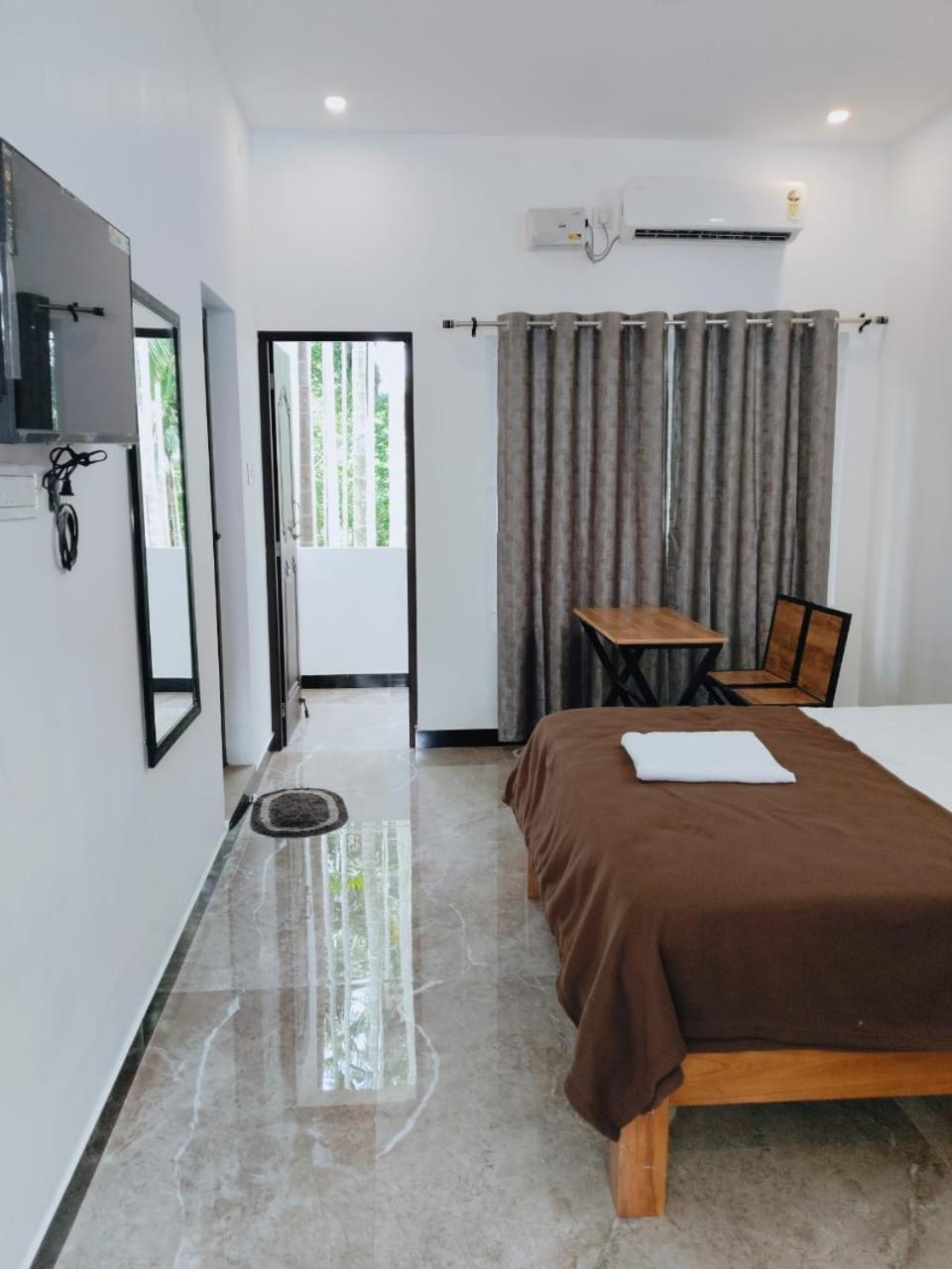 Deluxe Double Room with Balcony photo 1