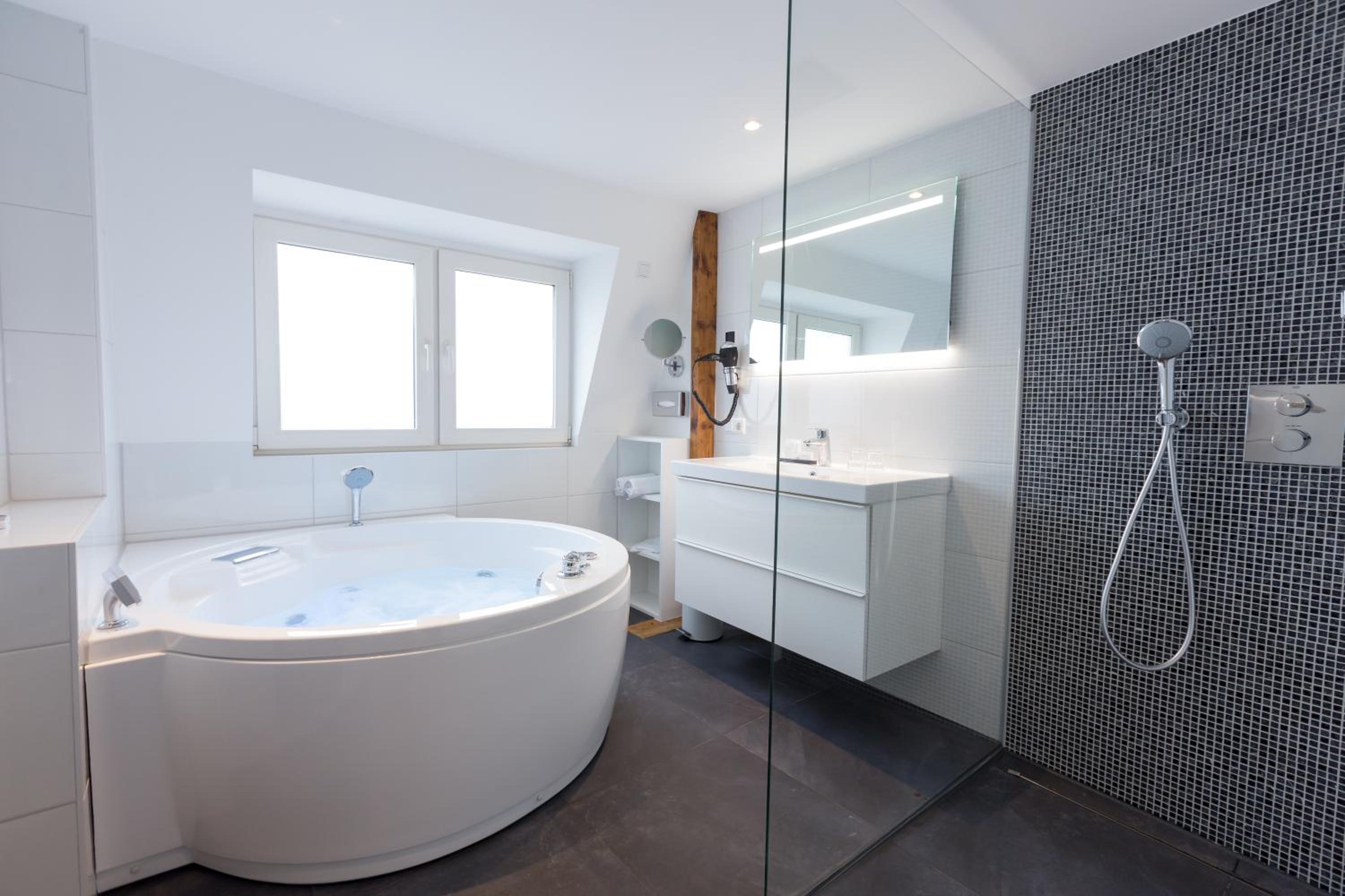 Superior Room with Spa Bath - Photo 15