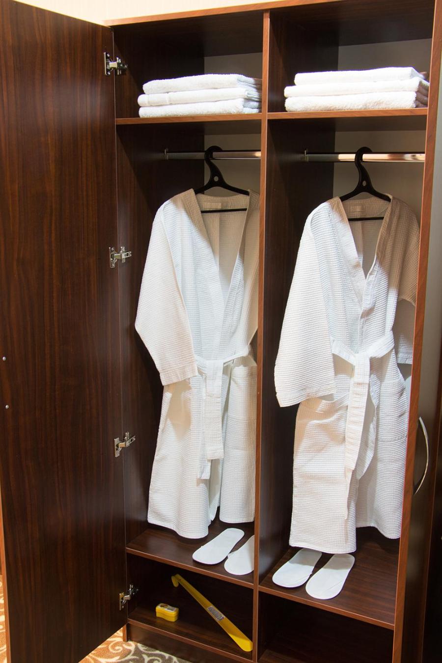 Double or Twin Room with Private Bathroom - Photo 14
