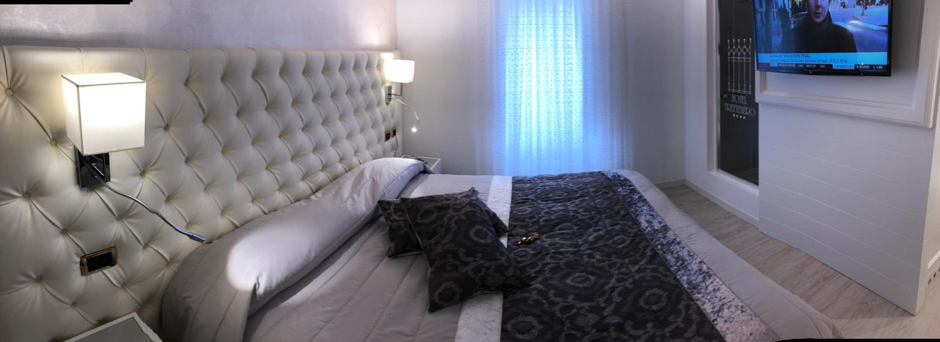Deluxe King Room photo 3