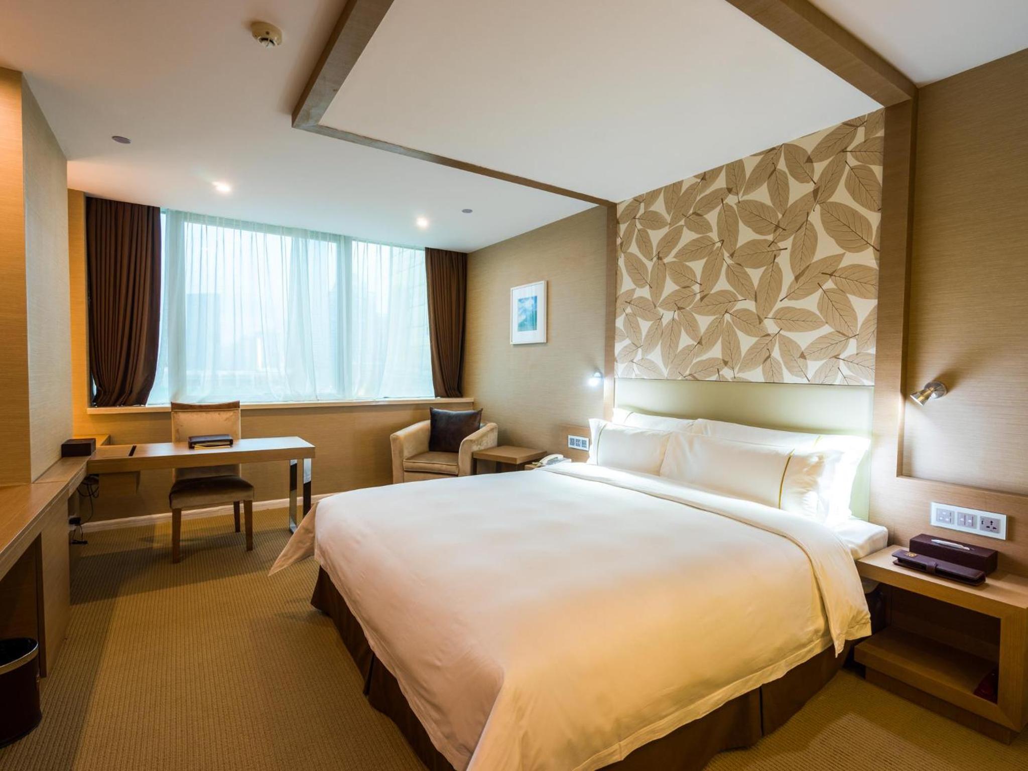 Executive Queen Room - Photo 7