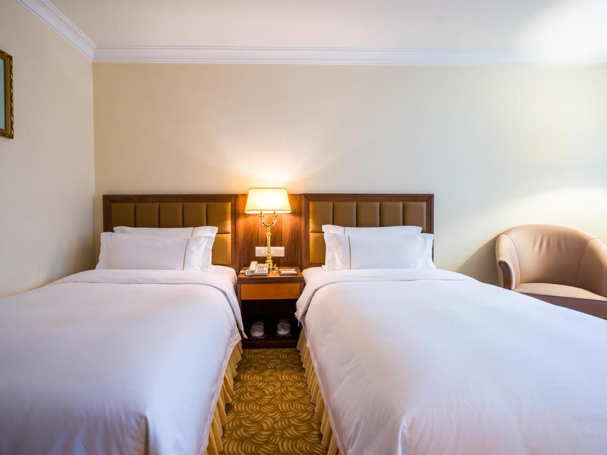 Business Twin Room - Photo 4