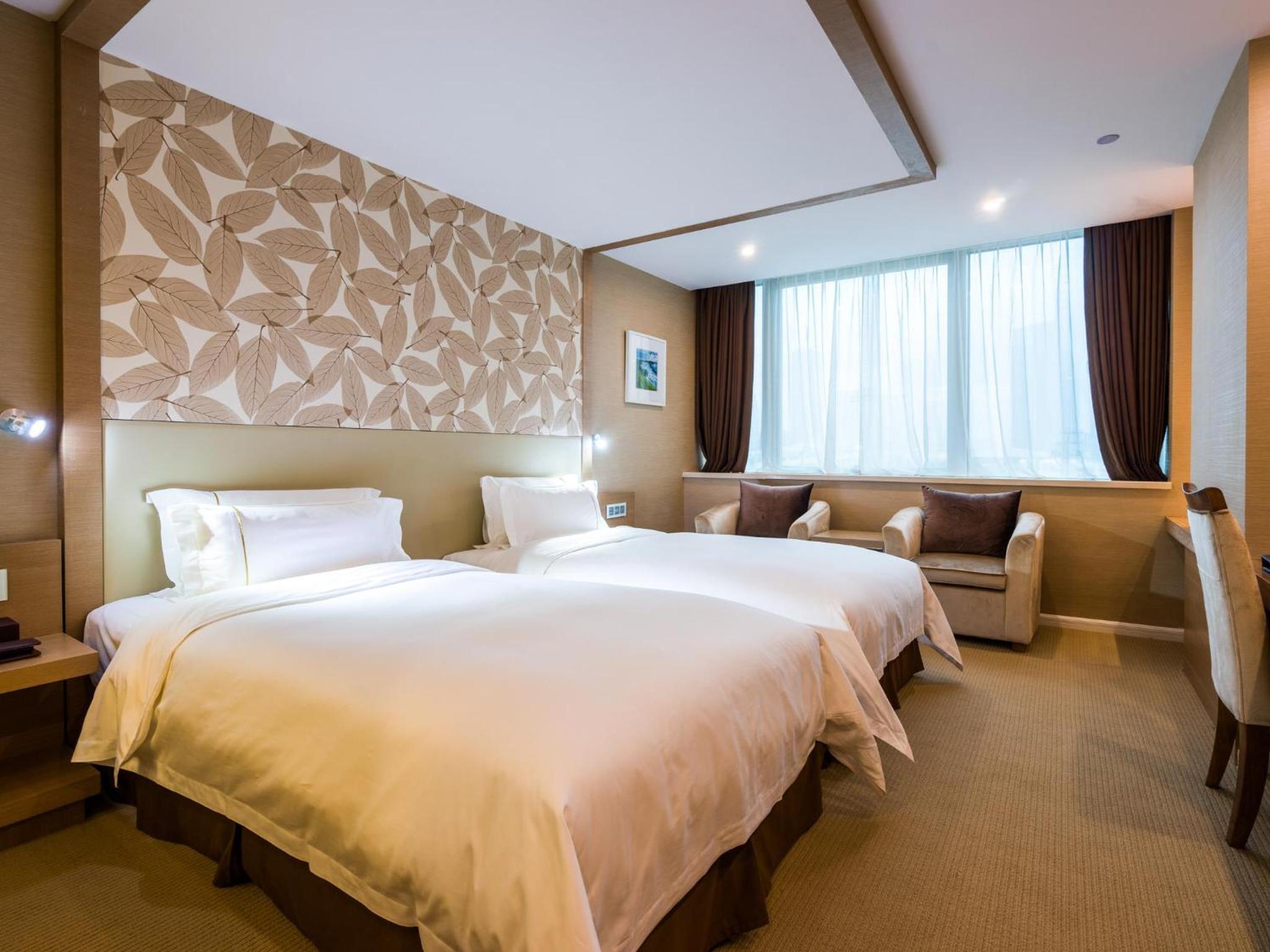 Executive Twin Room - Photo 2