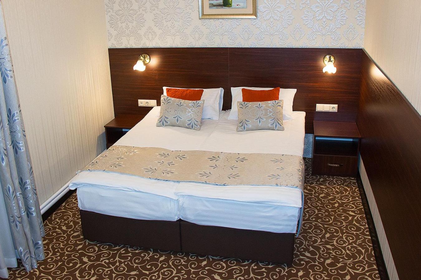 Double or Twin Room with Private Bathroom - Photo 1