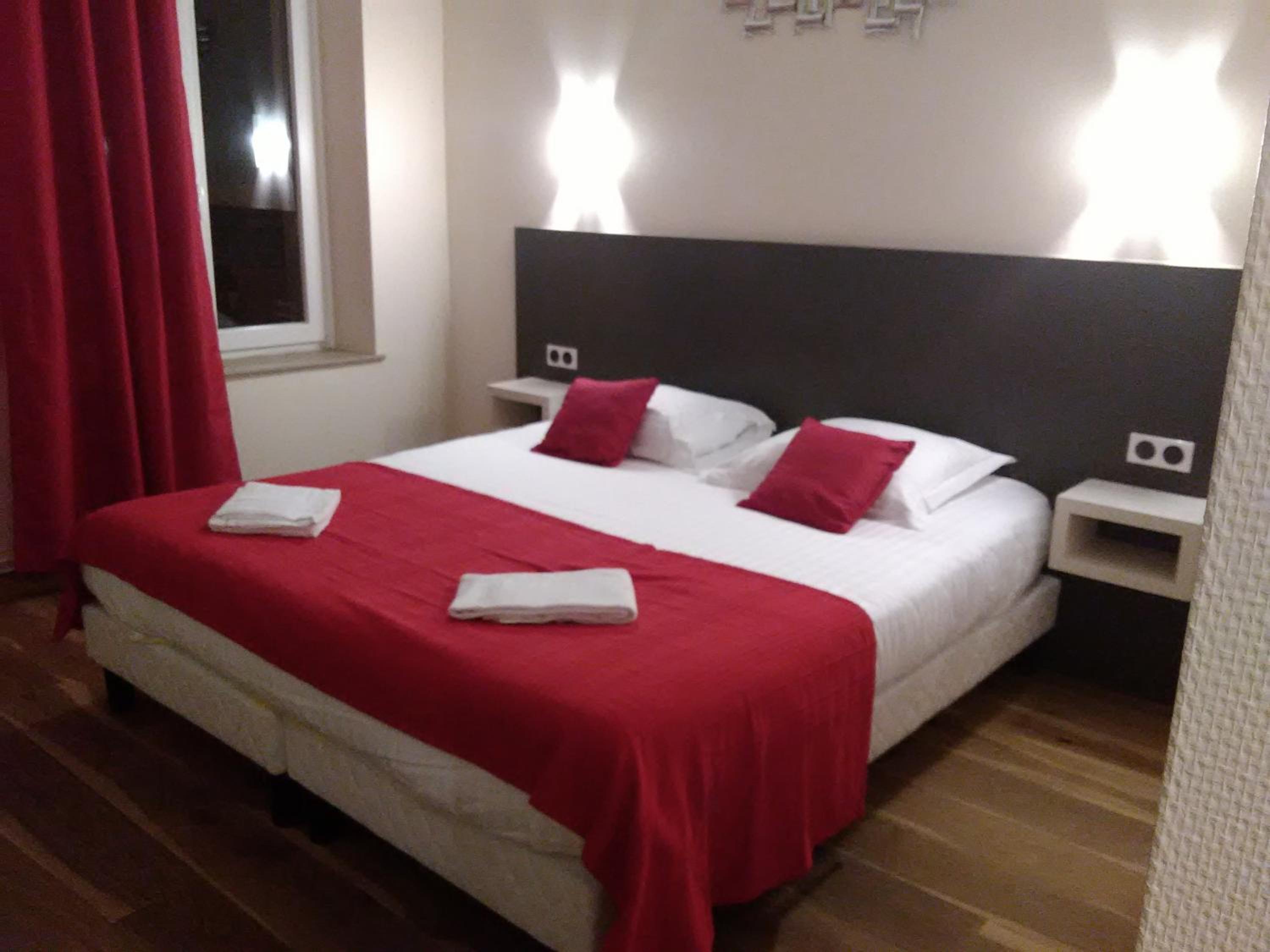 Double Room with Garden View - Photo 3