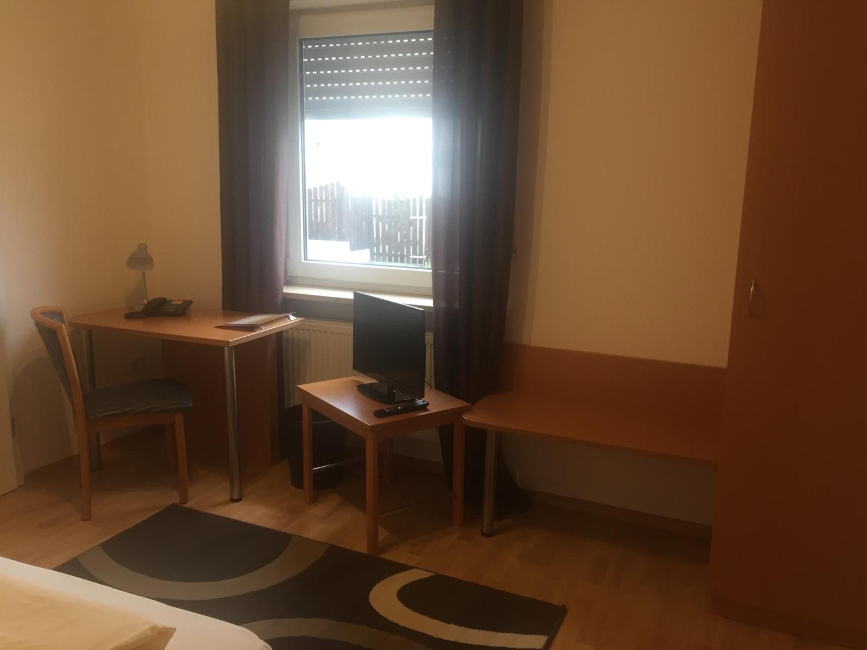 Budget Single Room photo 3