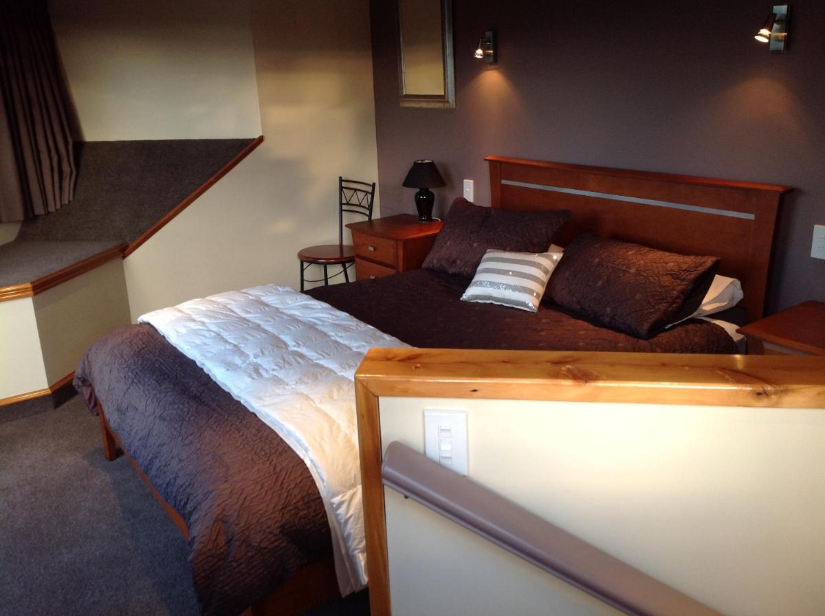 Apartment with Balcony - Photo 1