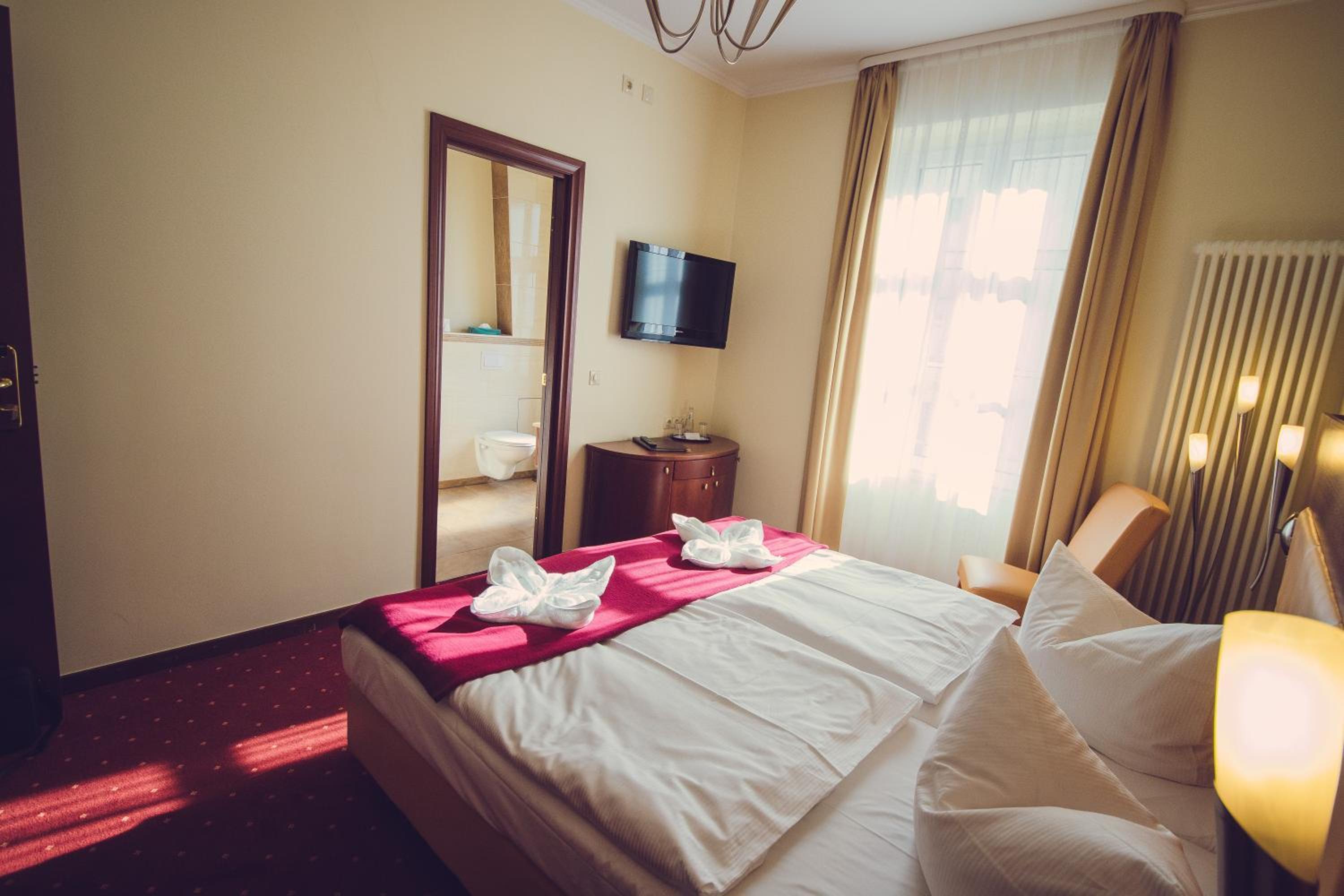 Business Double Room - Photo 12