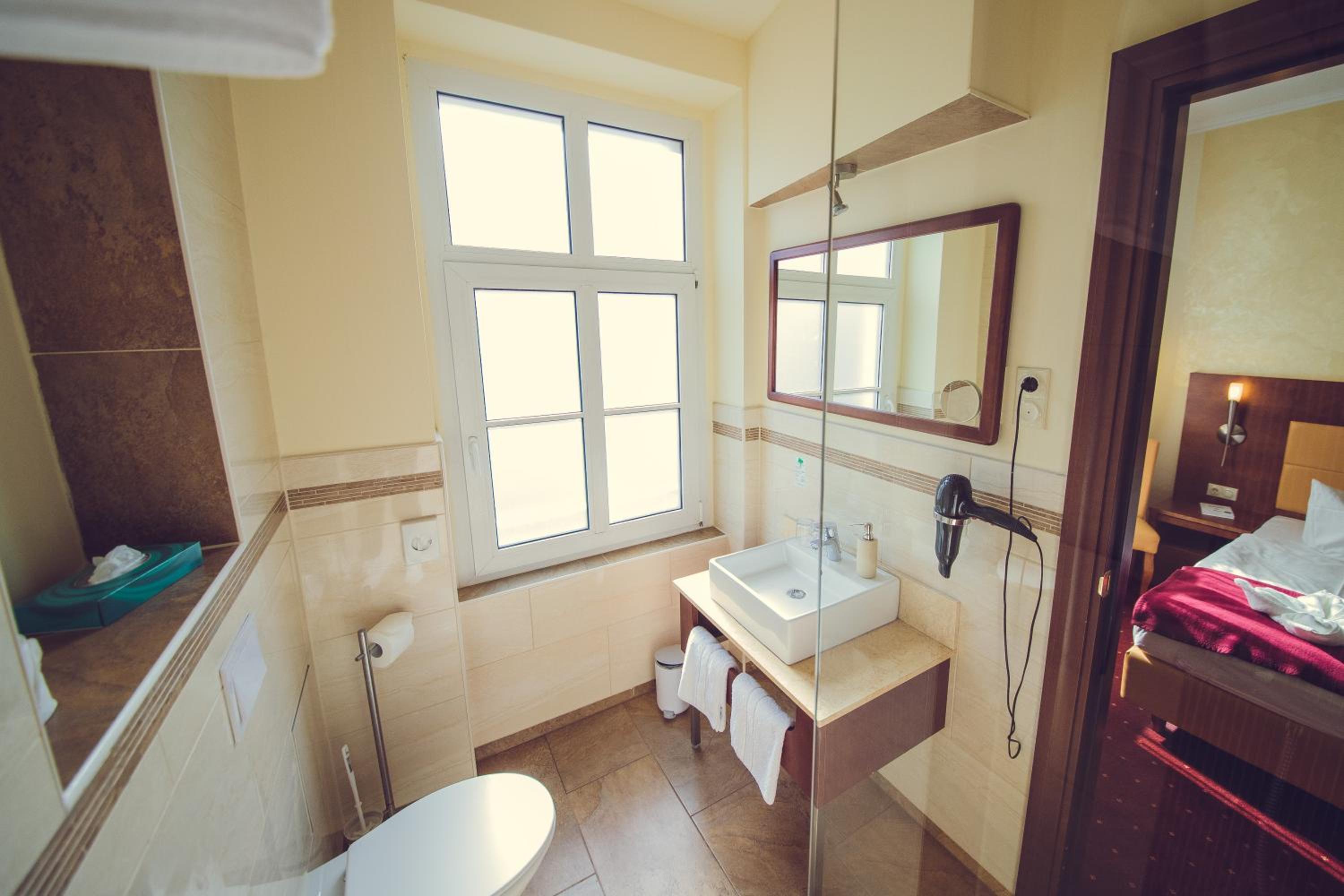 Business Double Room - Photo 14