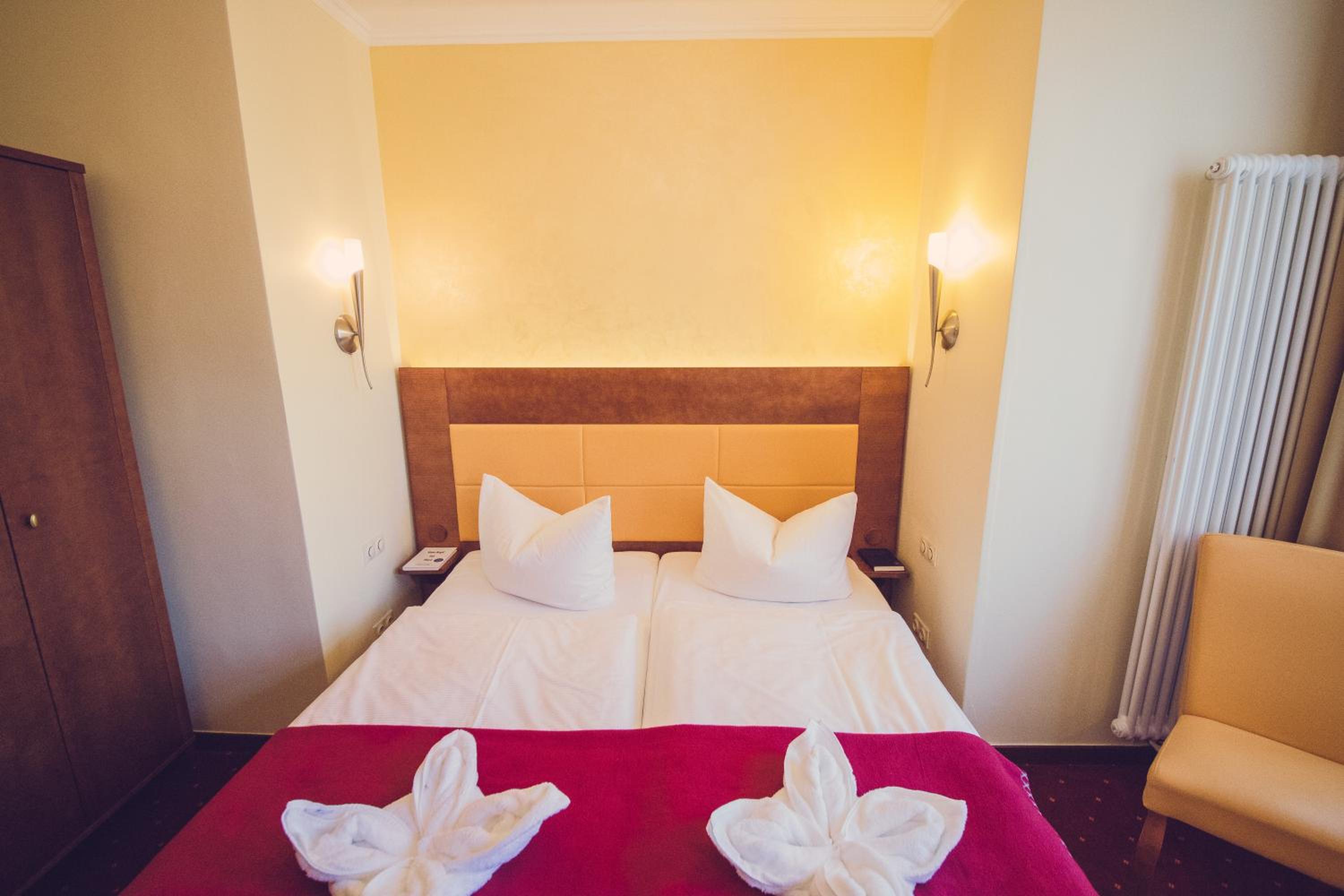 Business Double Room - Photo 10