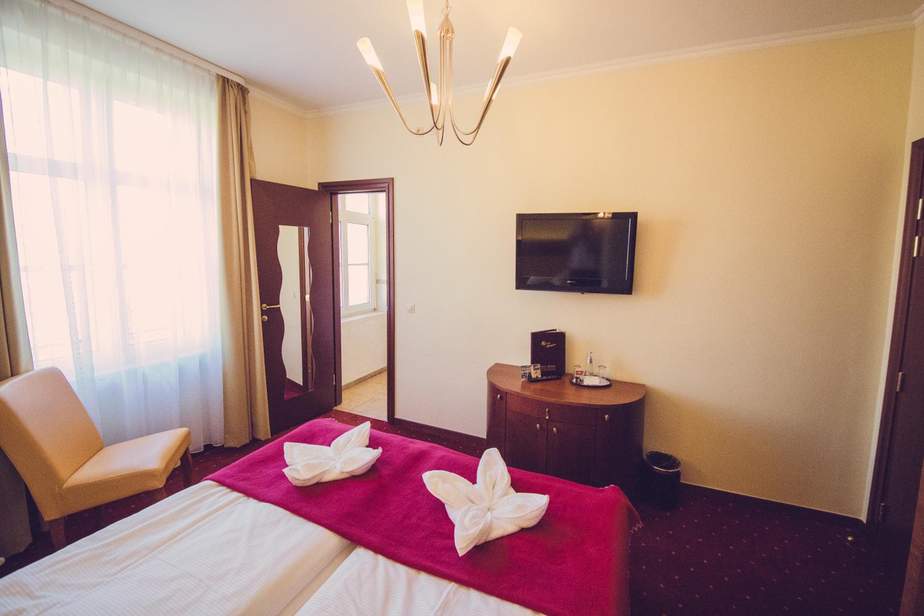 Business Double Room - Photo 16
