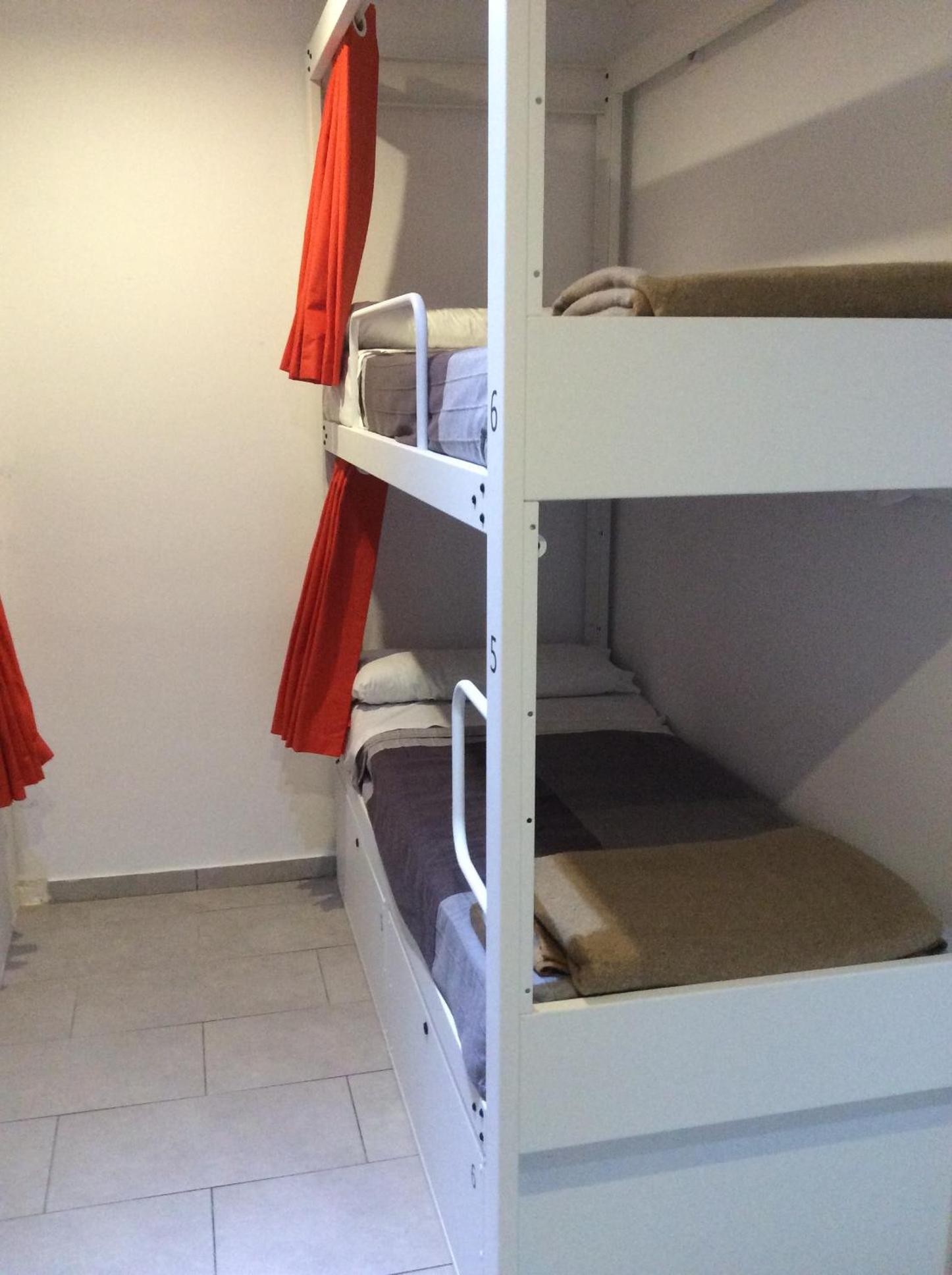 Single Bed In 12-Bed Dormitory Room photo 3