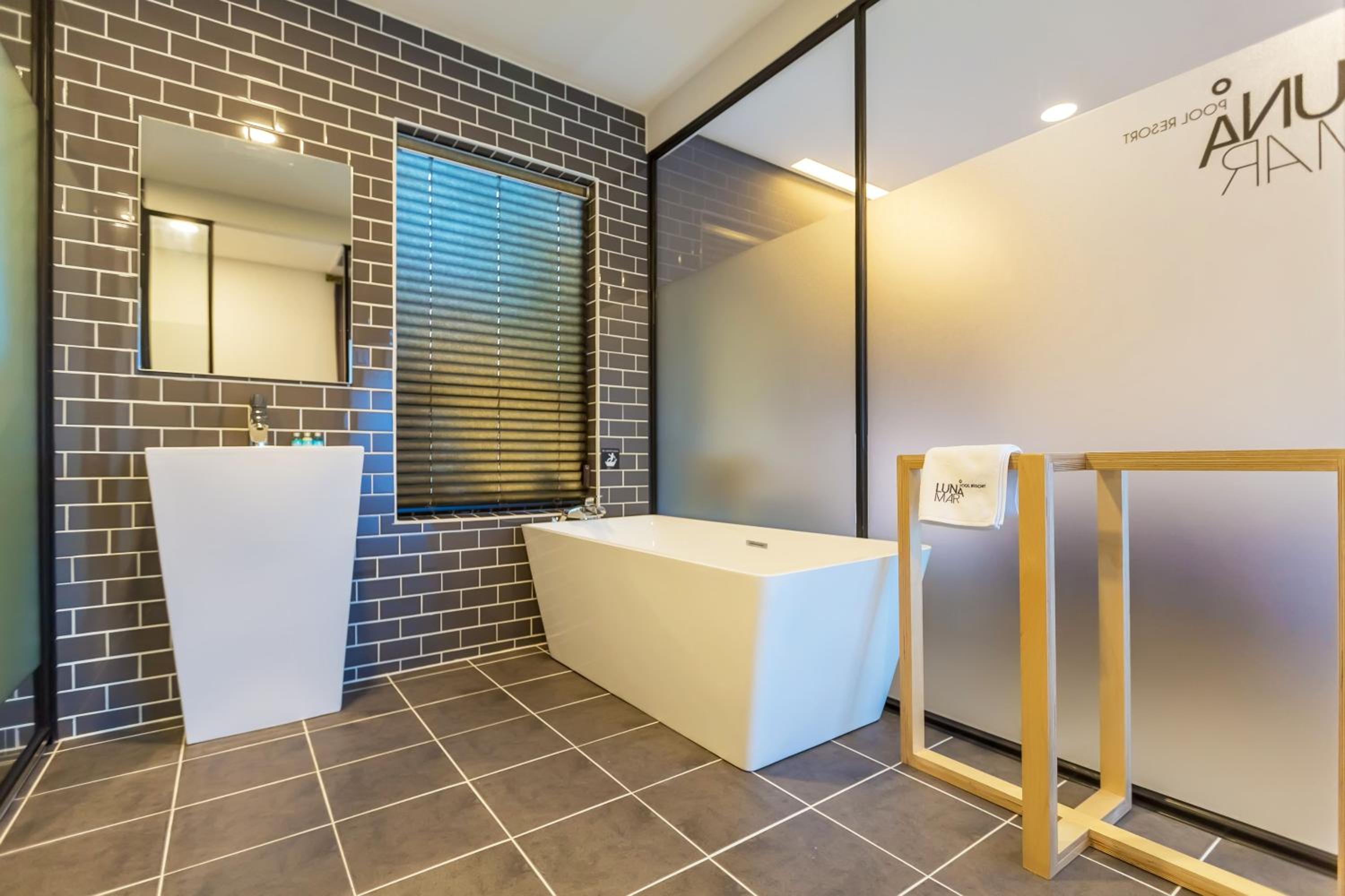 One-Bedroom House - Photo 15