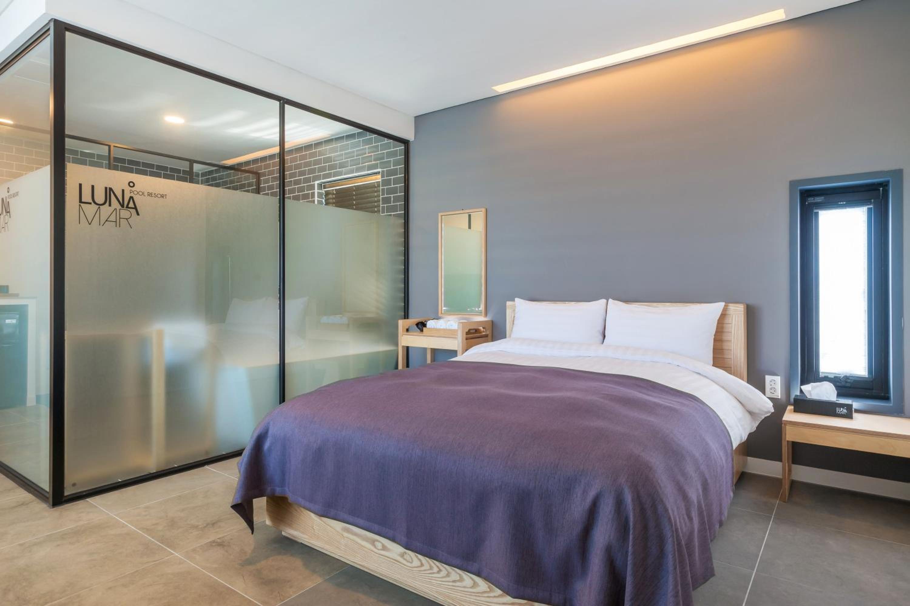 One-Bedroom House - Photo 18