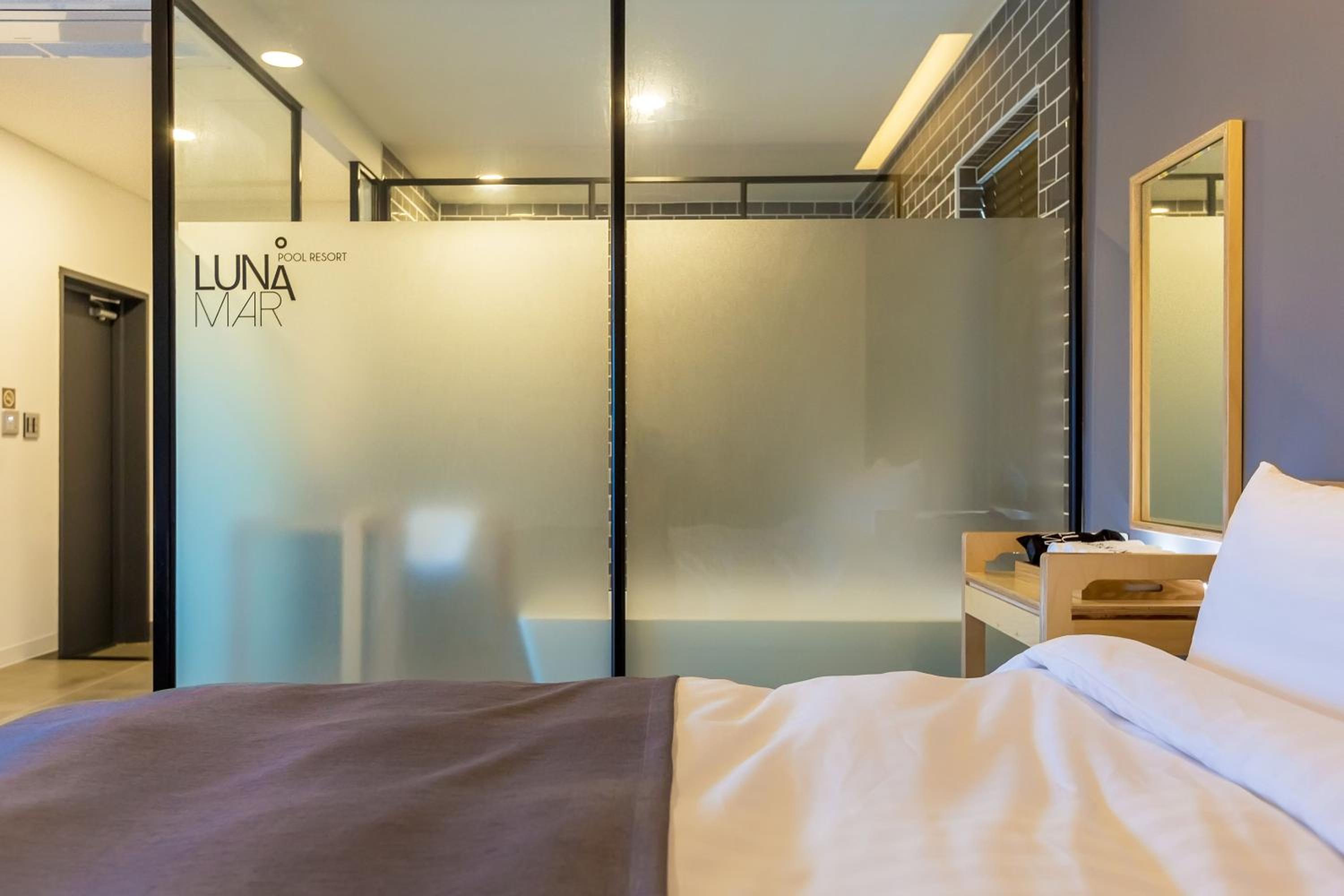One-Bedroom House - Photo 2
