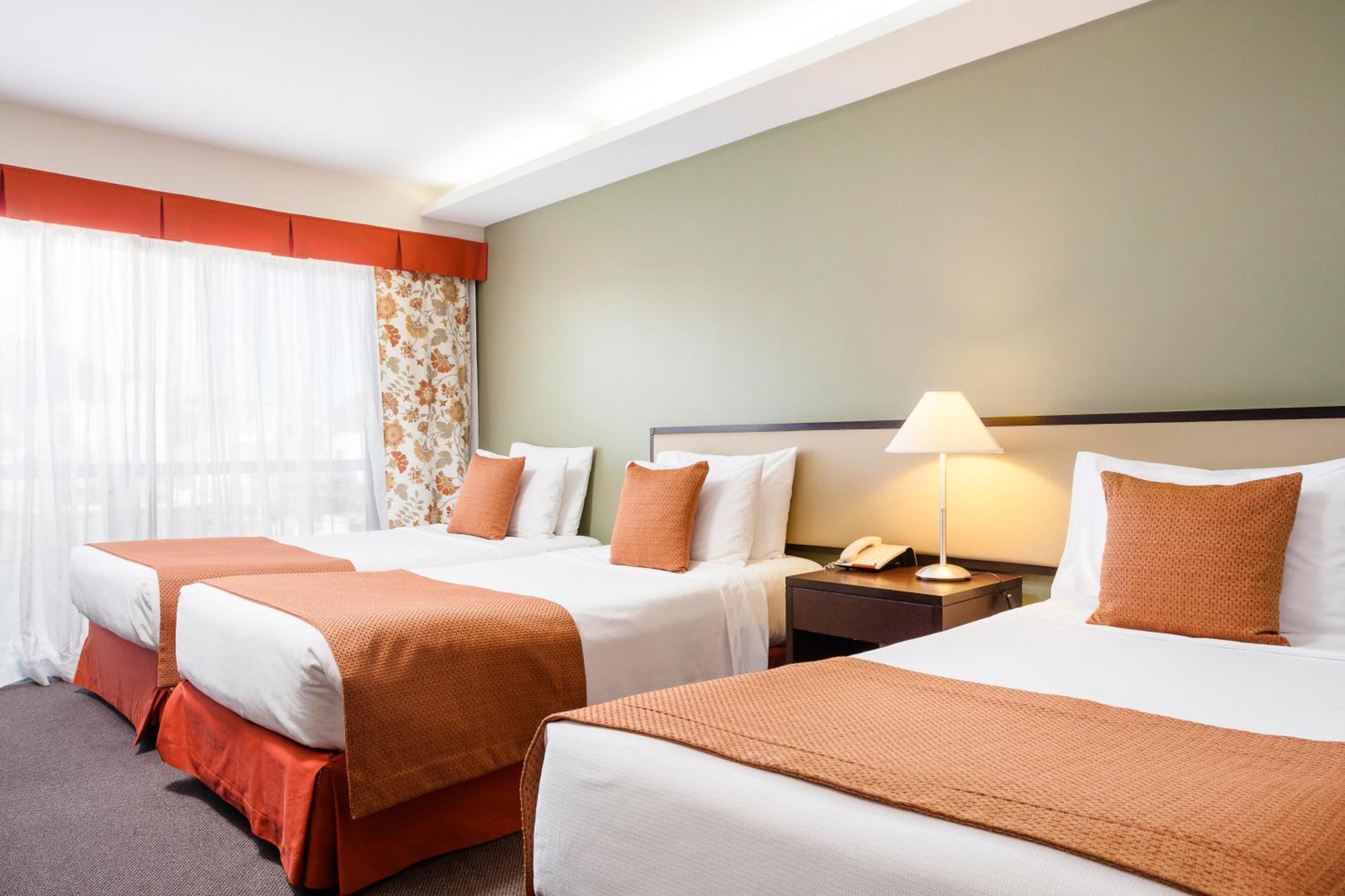 Classic Triple Room with Side Sea View