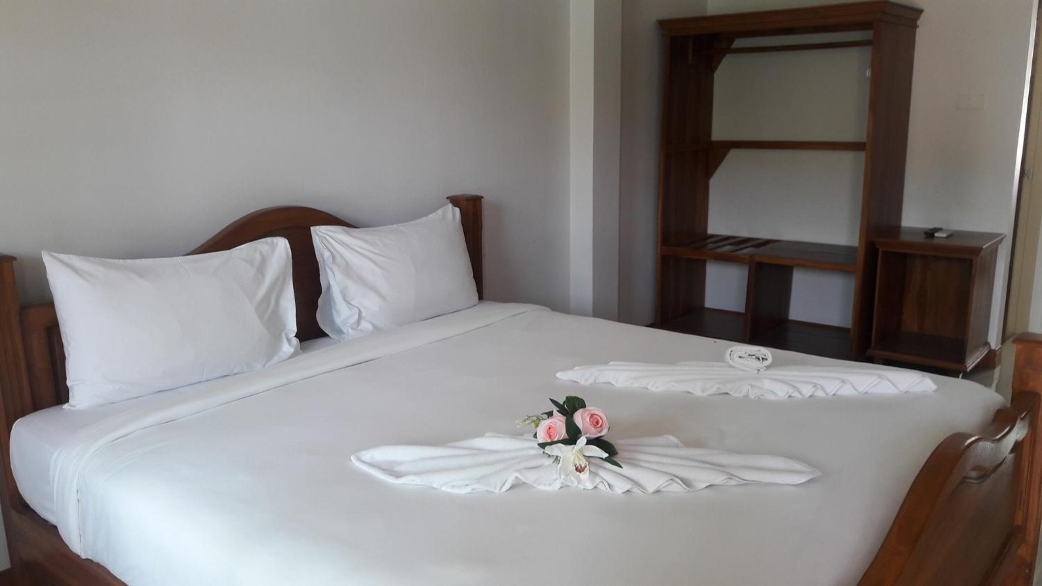 Large Double Room - Photo 6