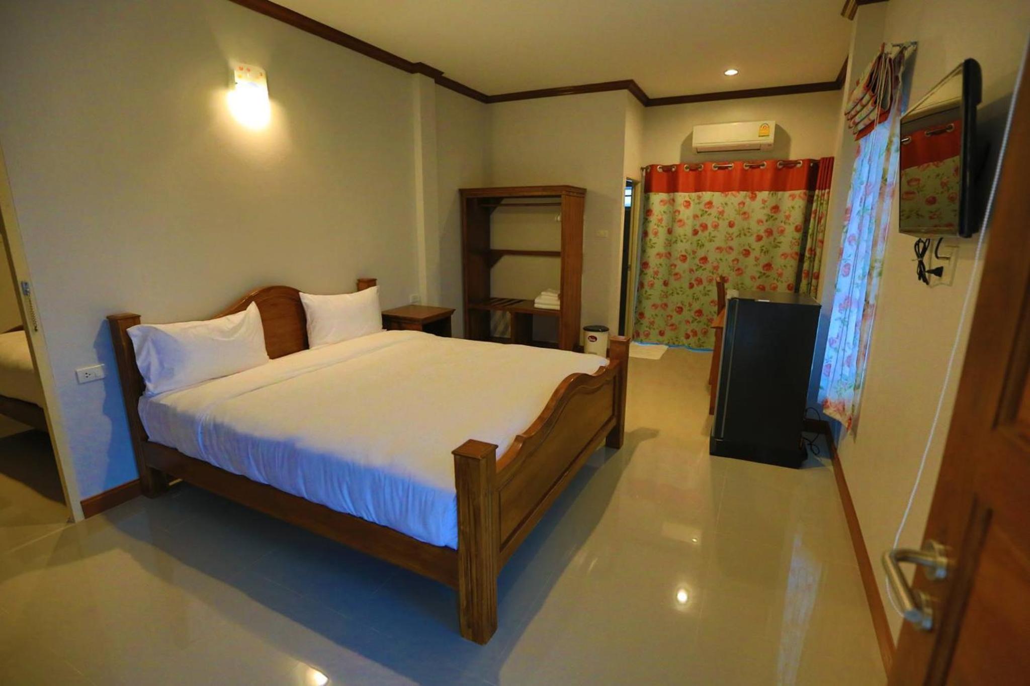 Large Double Room - Photo 5