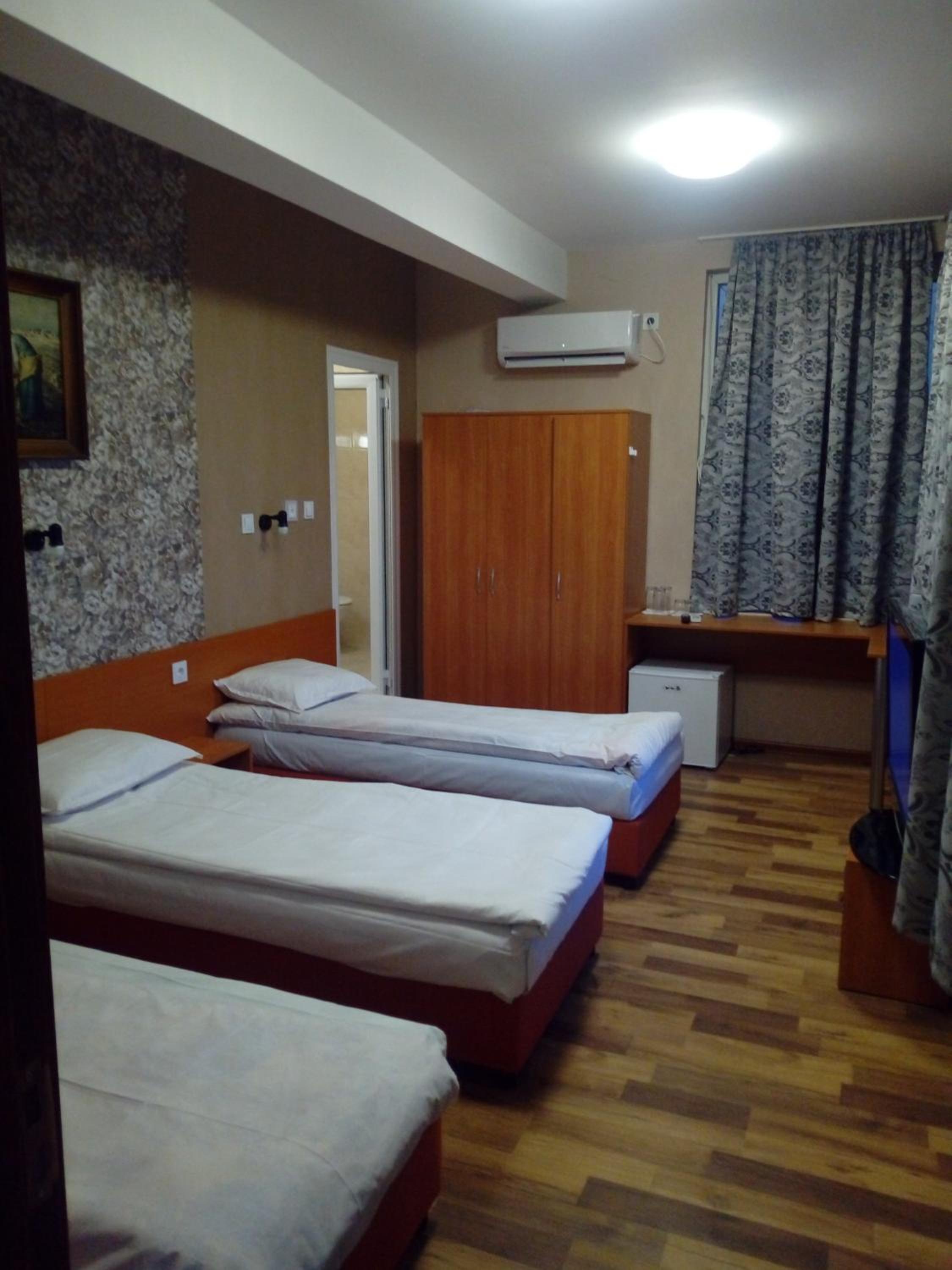 Standard Triple Room - Photo 10