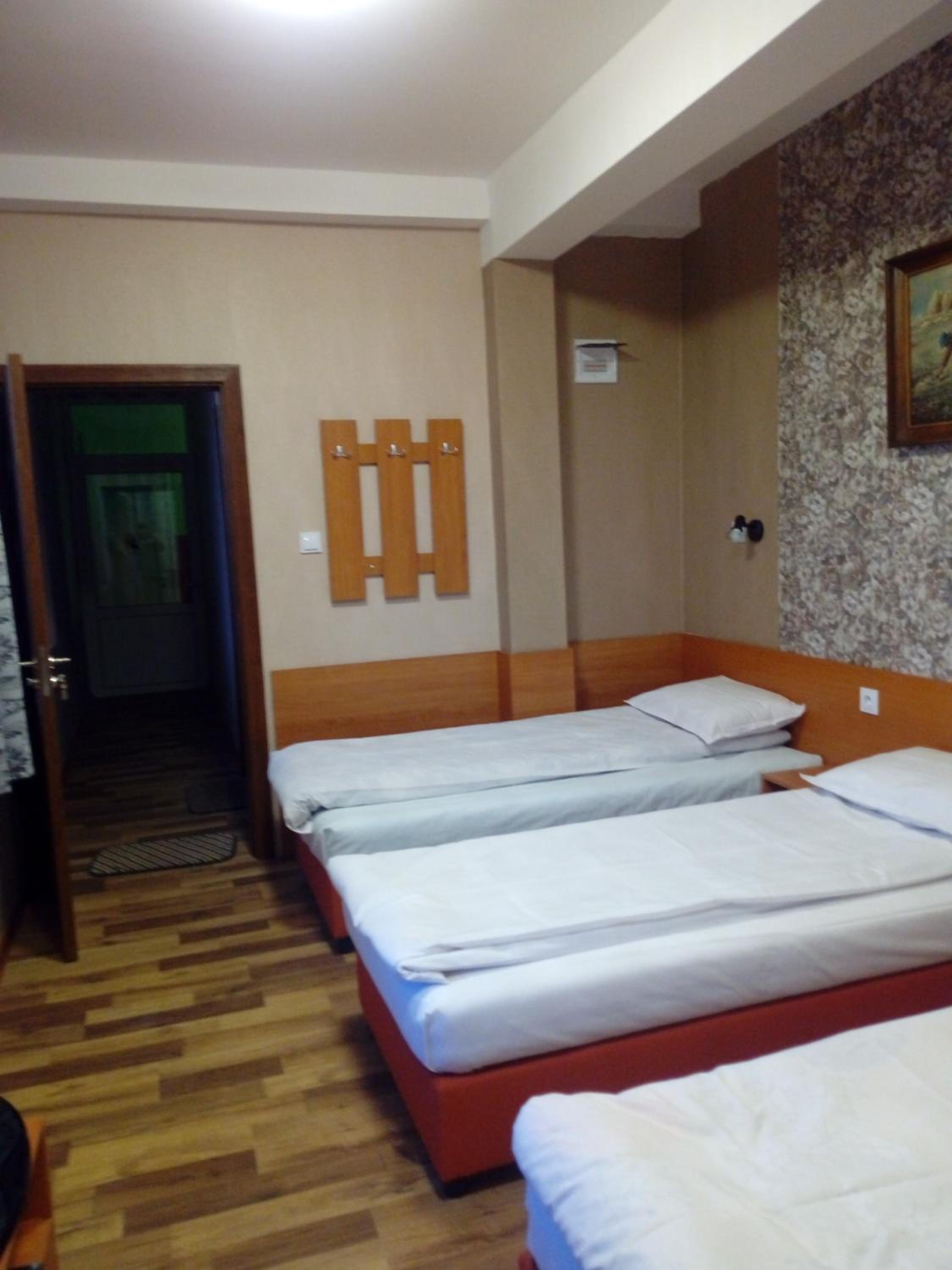 Standard Triple Room - Photo 9